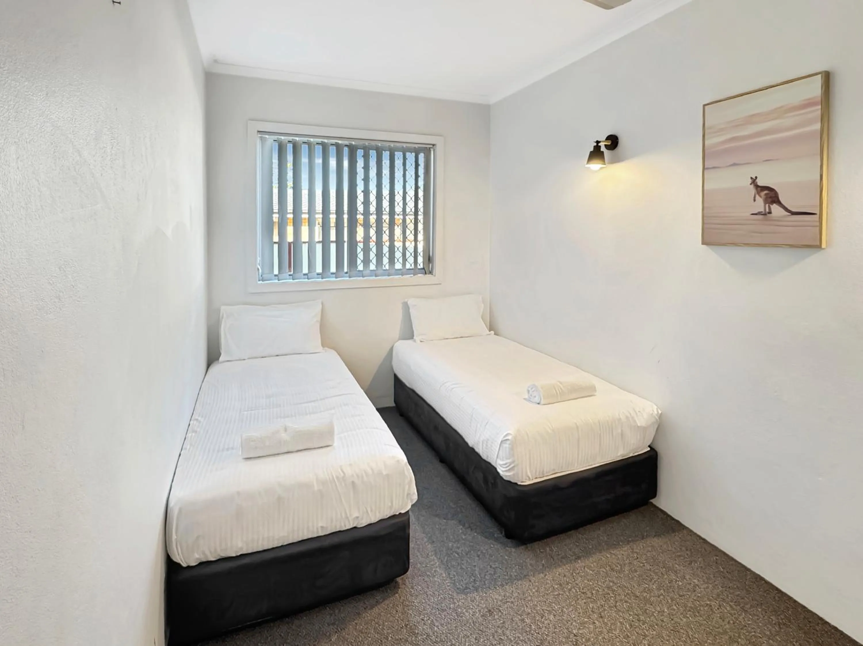 Bed in Golden Sands Motor Inn