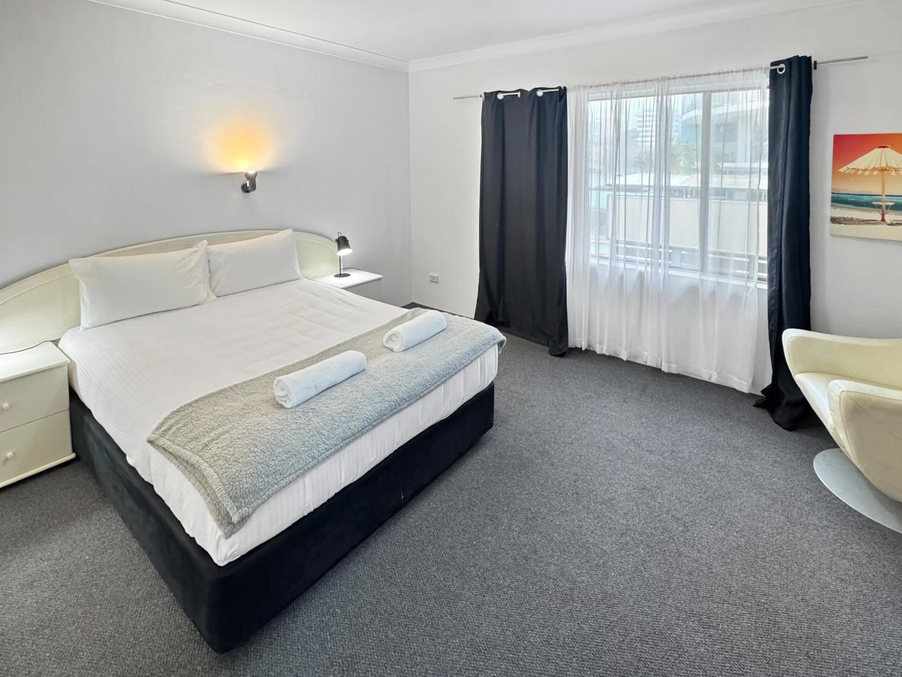 Bed in Golden Sands Motor Inn