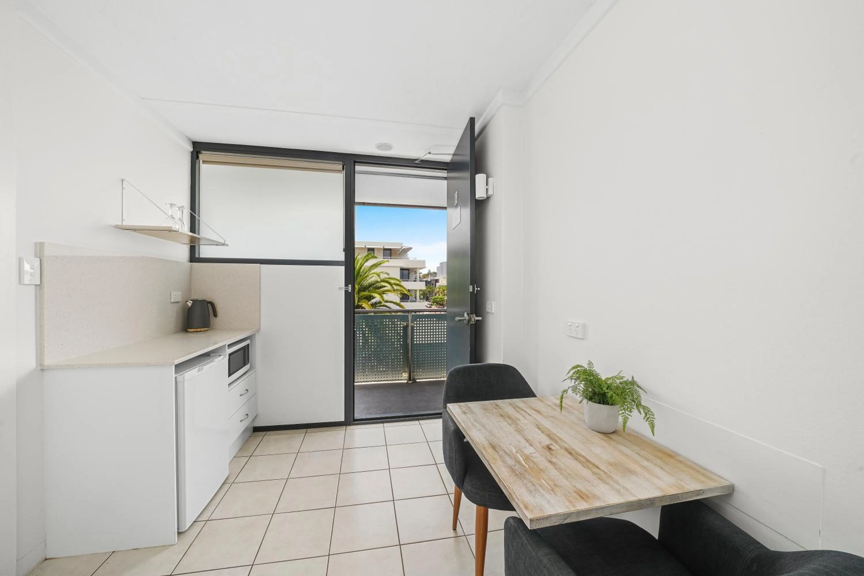 Kitchen or kitchenette in The Mid Pacific