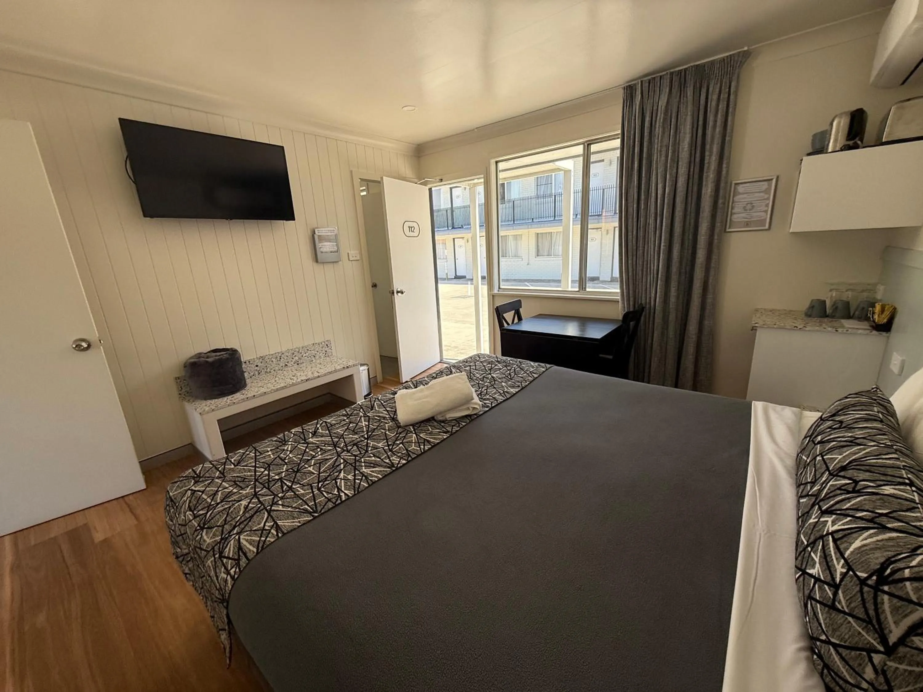 Bedroom, Bed in Surf Beach Motel Port