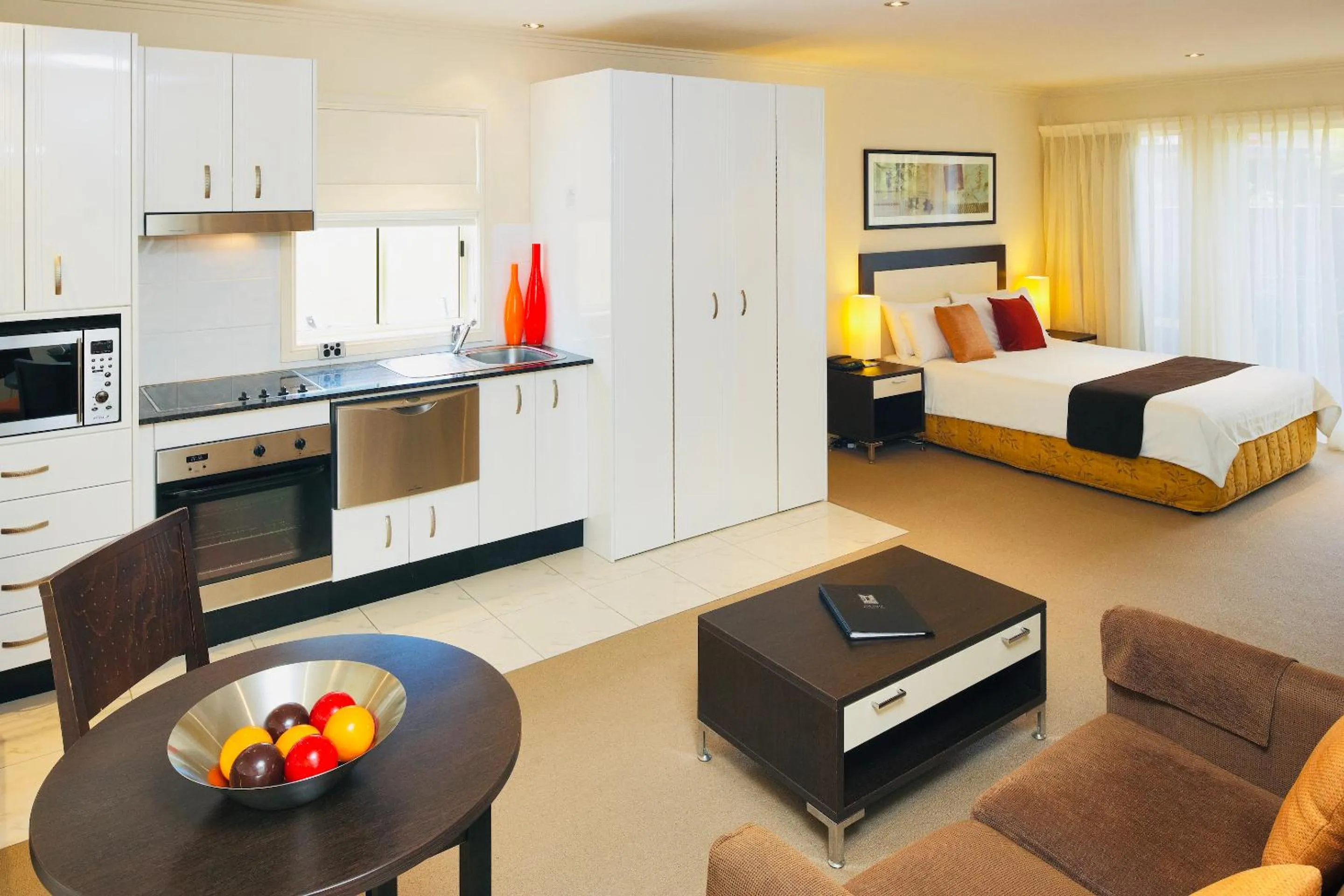 Kitchen or kitchenette, Bed in Falls Mountain Retreat Blue Mountains