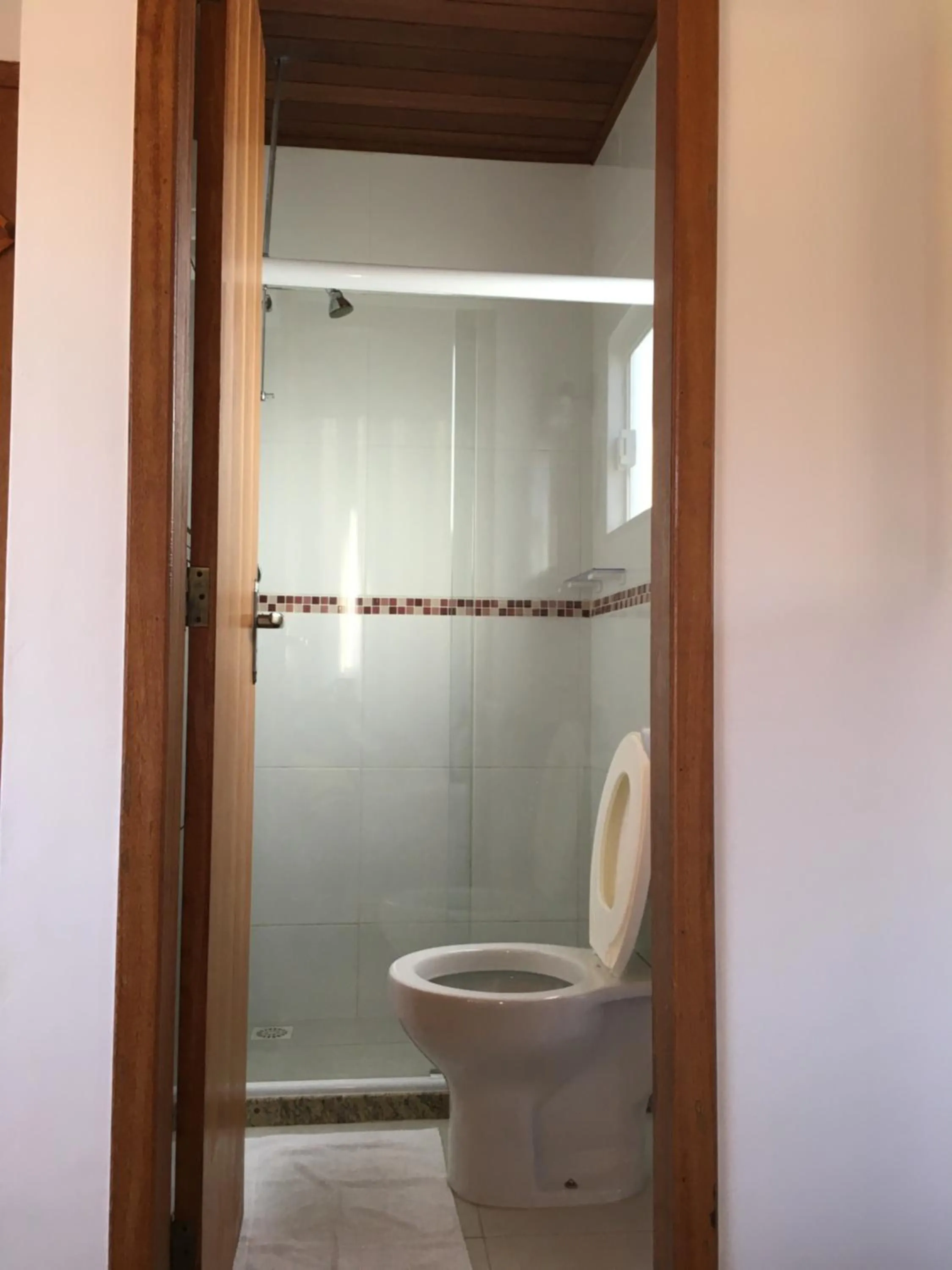 Toilet in Bougainville Suítes