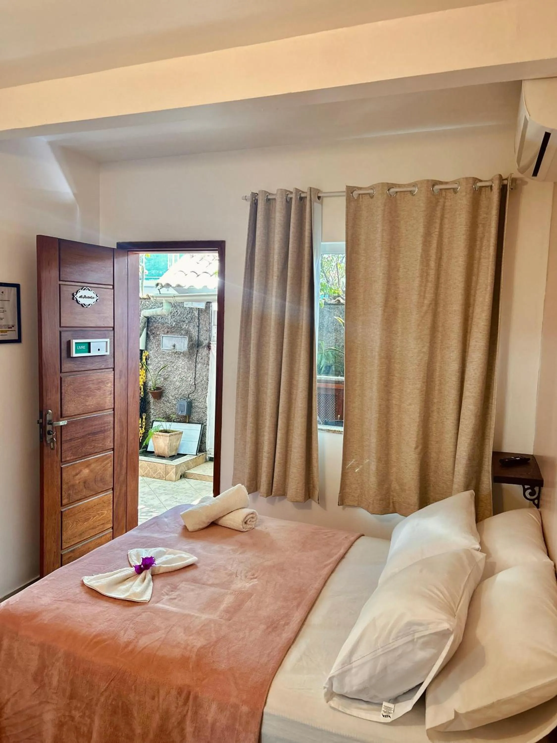 Bed in Bougainville Suítes