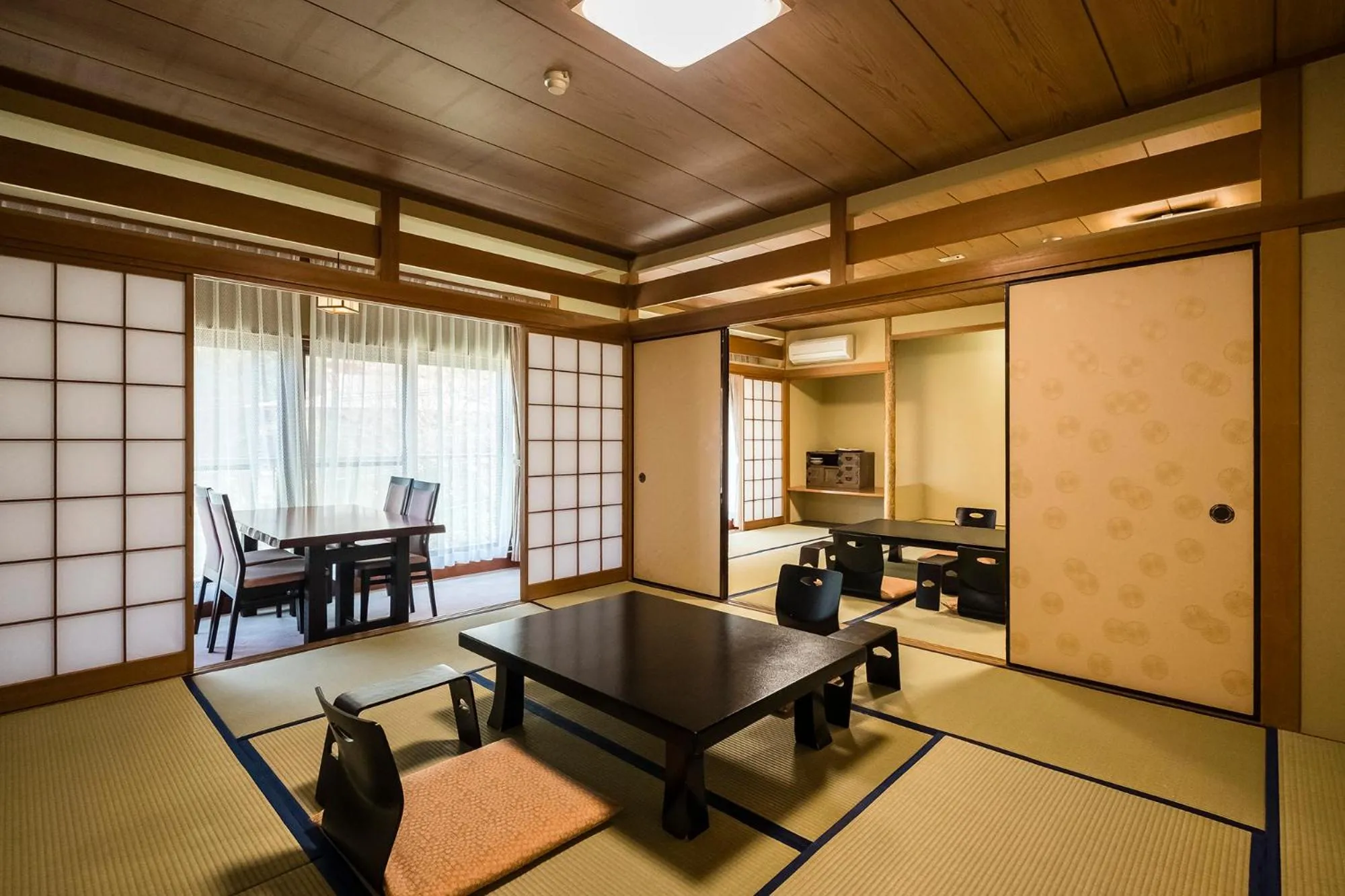 Photo of the whole room in Shiunso