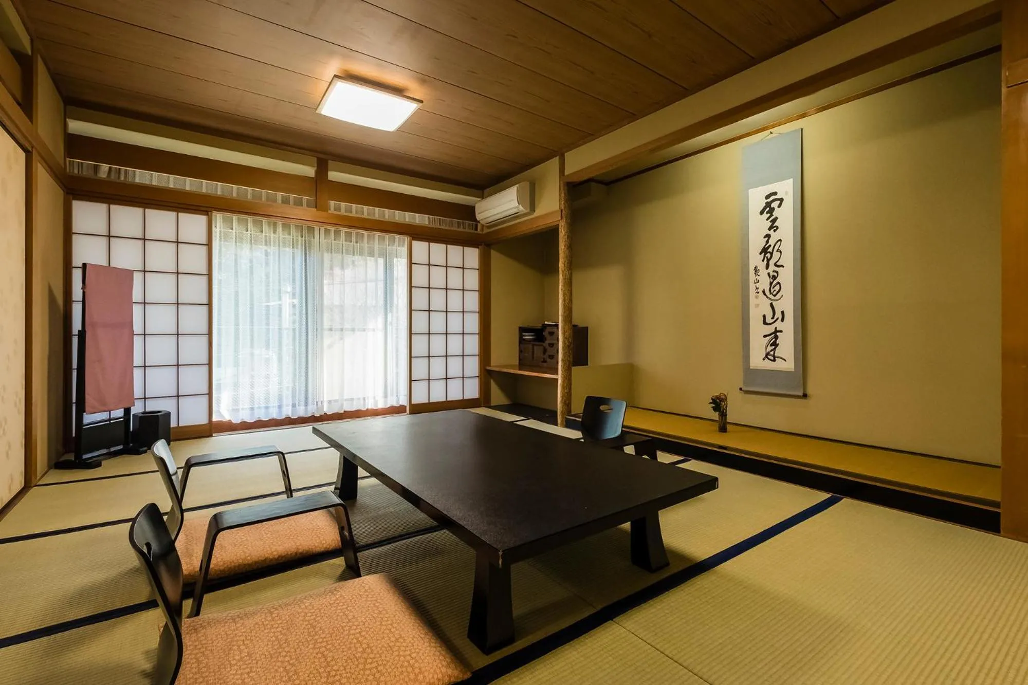 Photo of the whole room in Shiunso