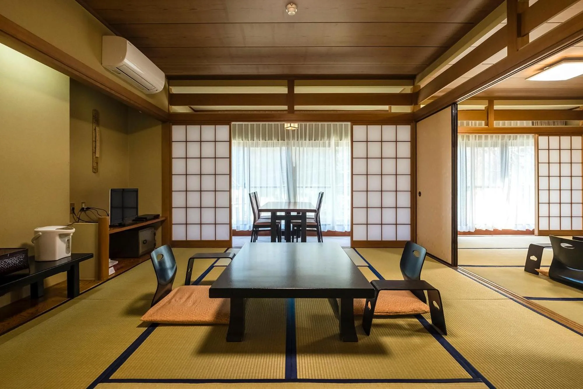 Photo of the whole room in Shiunso