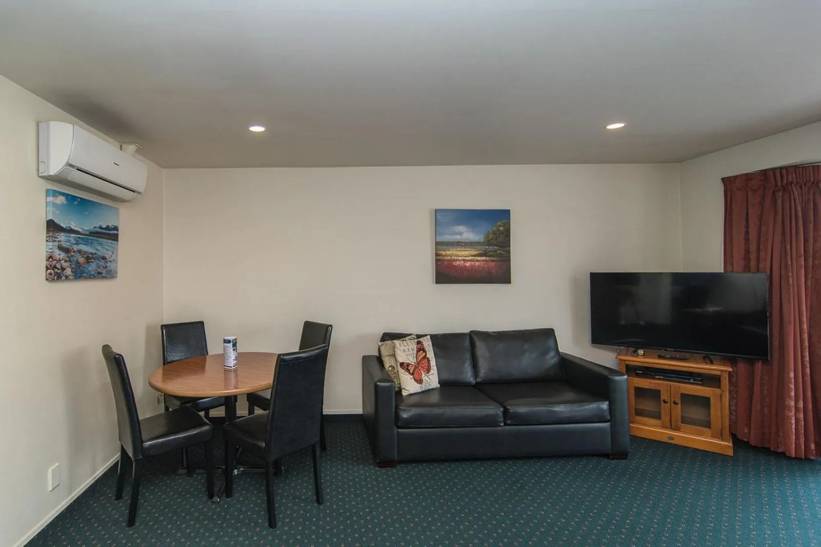 Communal lounge/ TV room in ASURE Ashley Motor Lodge