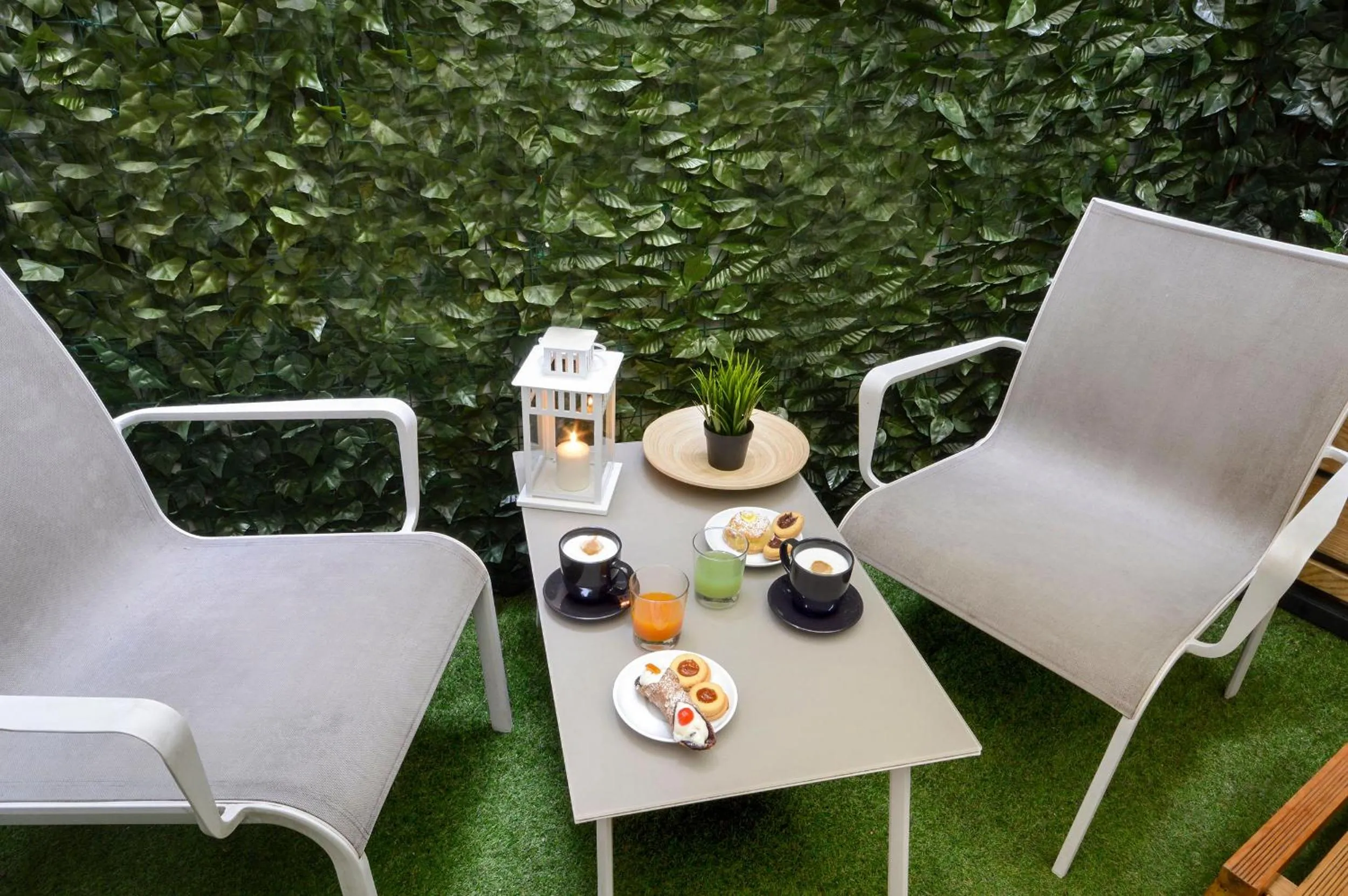 Staff in B&B Sorrento Queen