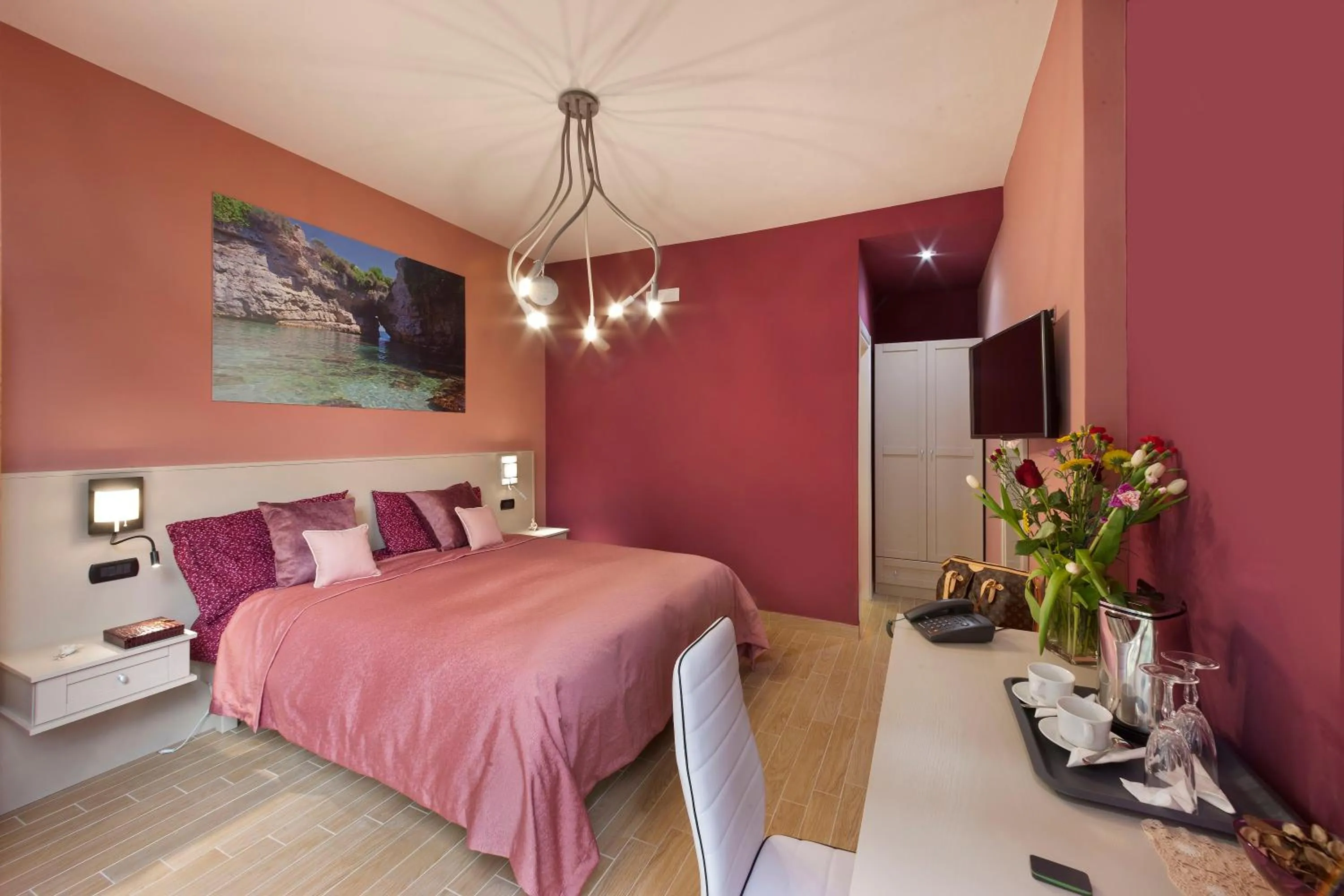 Spring, Bed in B&B Sorrento Queen