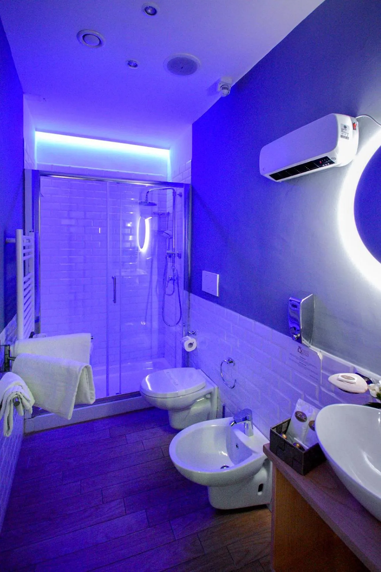 Shower in B&B Sorrento Queen