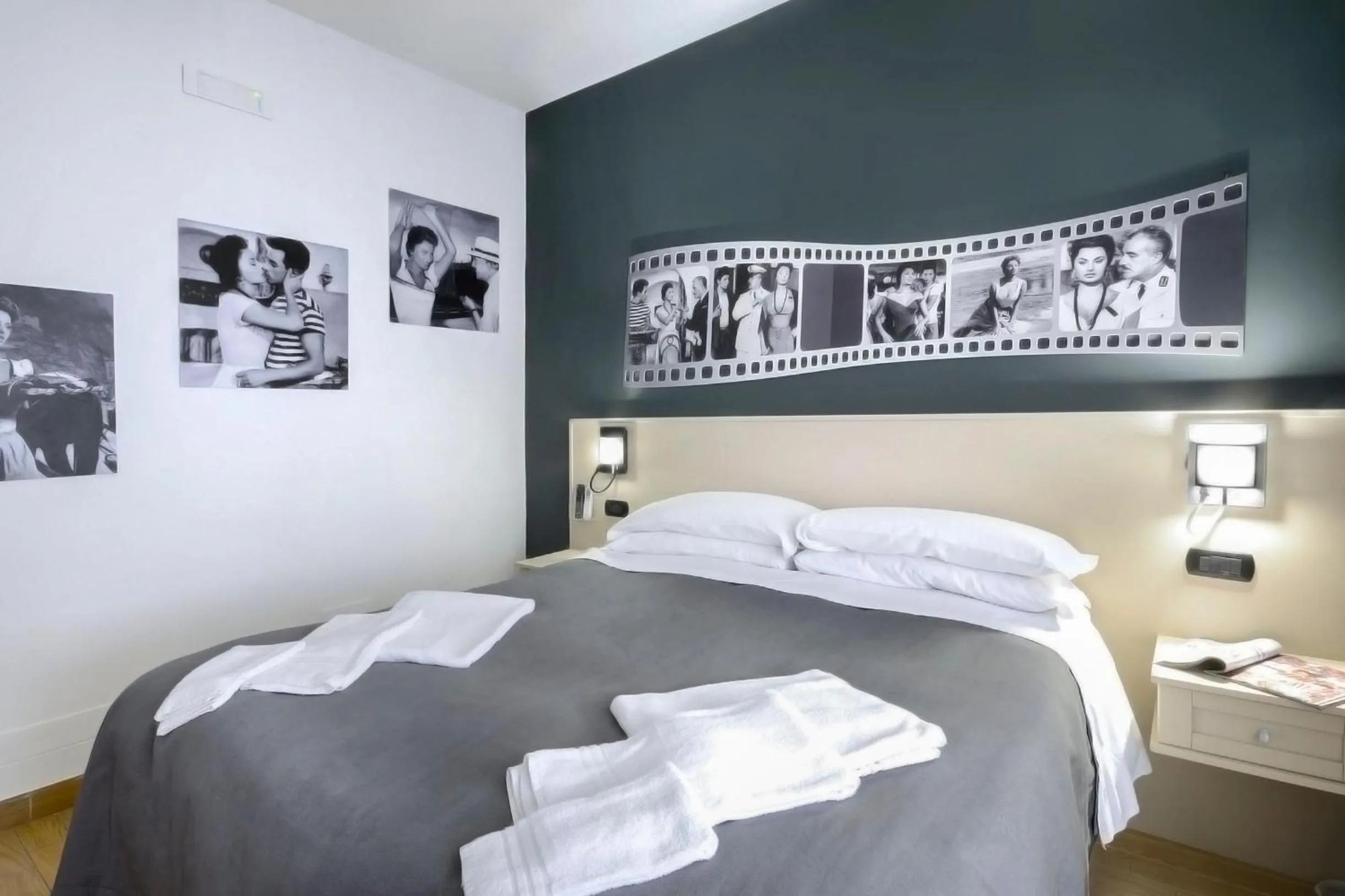 Photo of the whole room, Bed in B&B Sorrento Queen