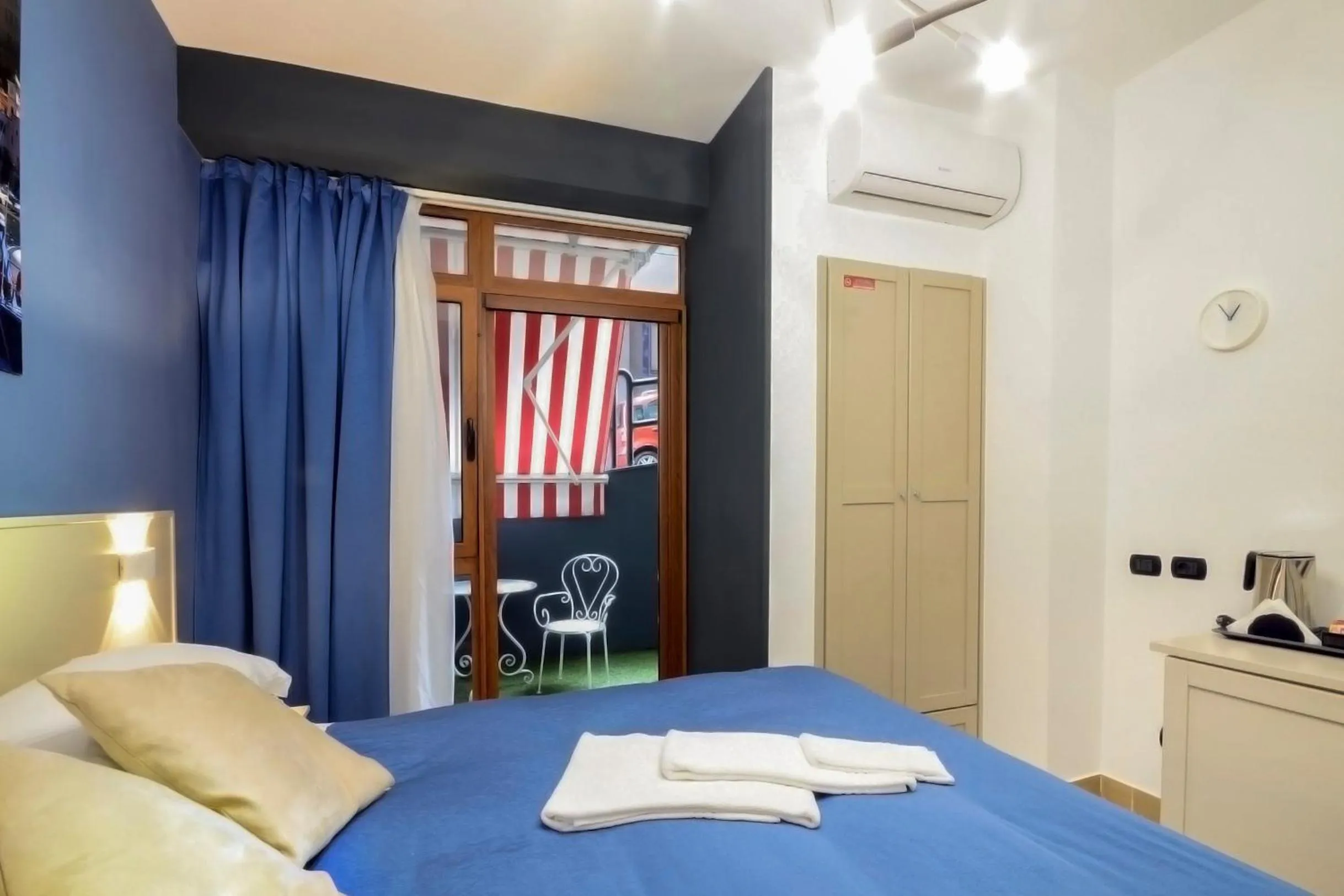 Nearby landmark, Bed in B&B Sorrento Queen