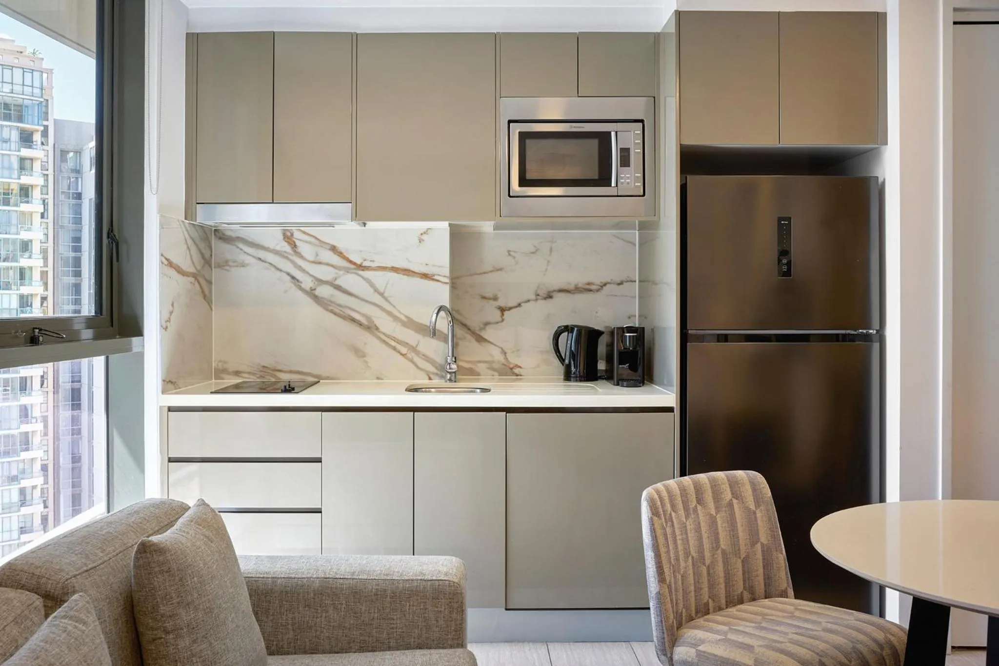 Kitchen or kitchenette in Meriton Suites Campbell Street, Sydney