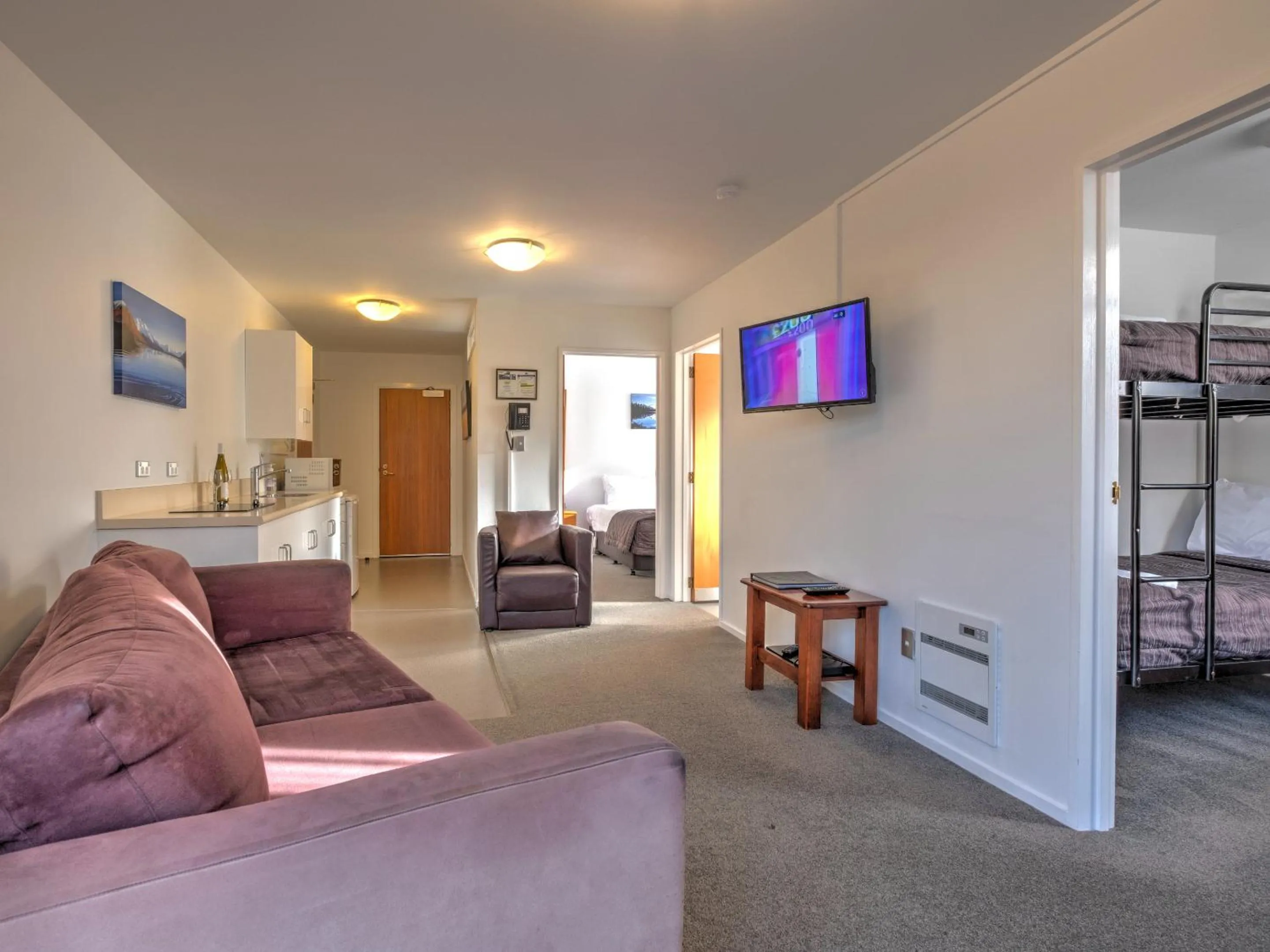 TV and multimedia, Bed in ASURE Hanmer Inn Motel Hanmer Springs