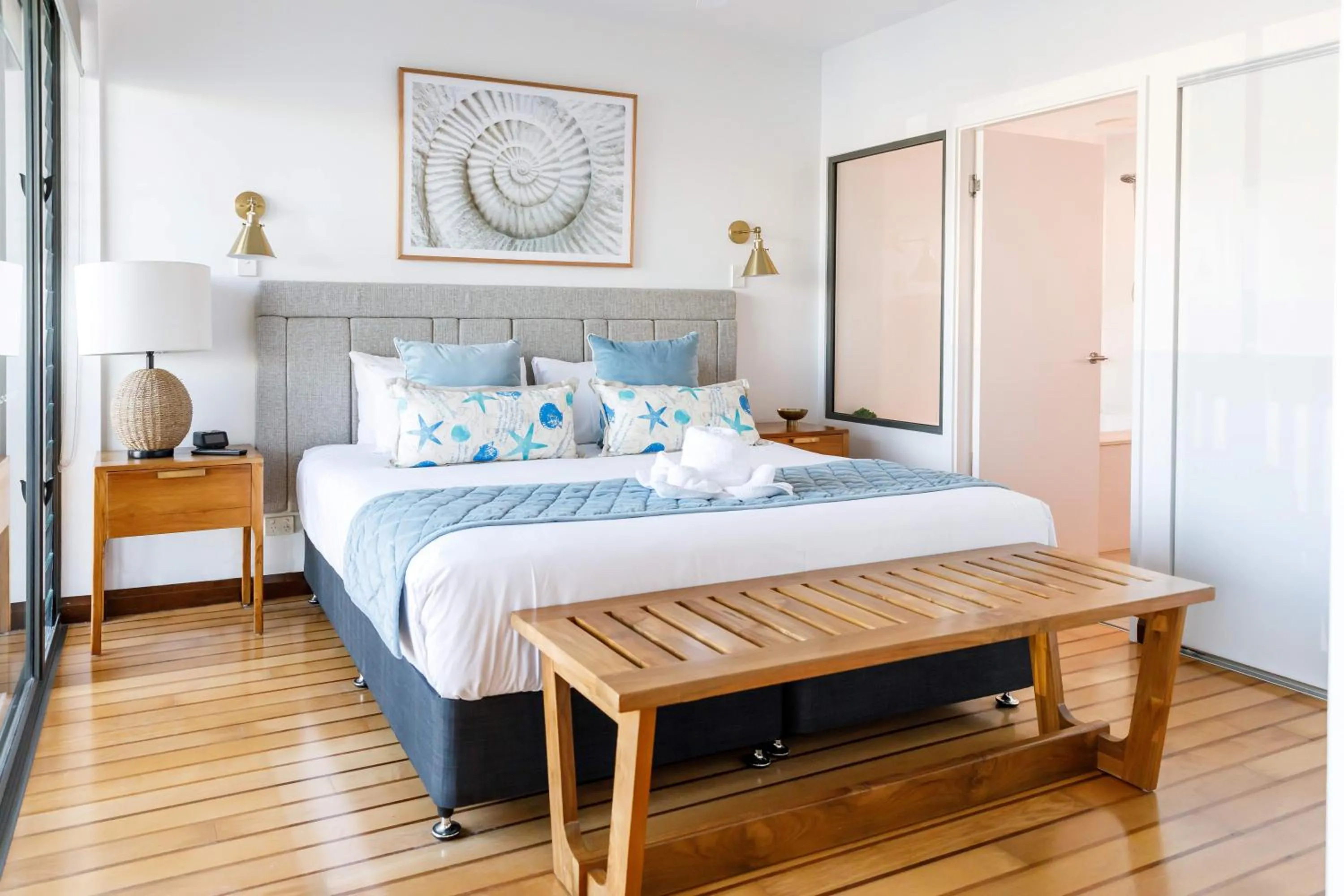 Bedroom, Bed in The Boathouse Apartments