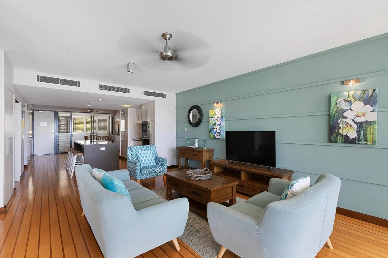 Communal lounge/ TV room in The Boathouse Apartments