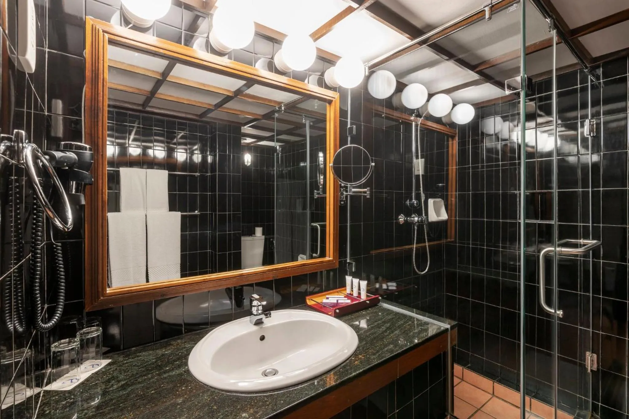 Bathroom in Cinnamon Citadel Kandy