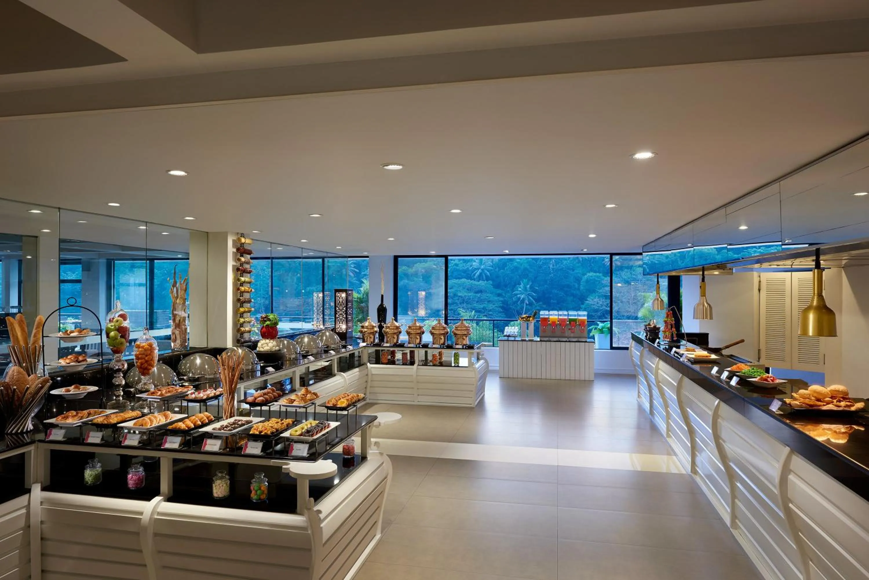 Restaurant/places to eat in Cinnamon Citadel Kandy