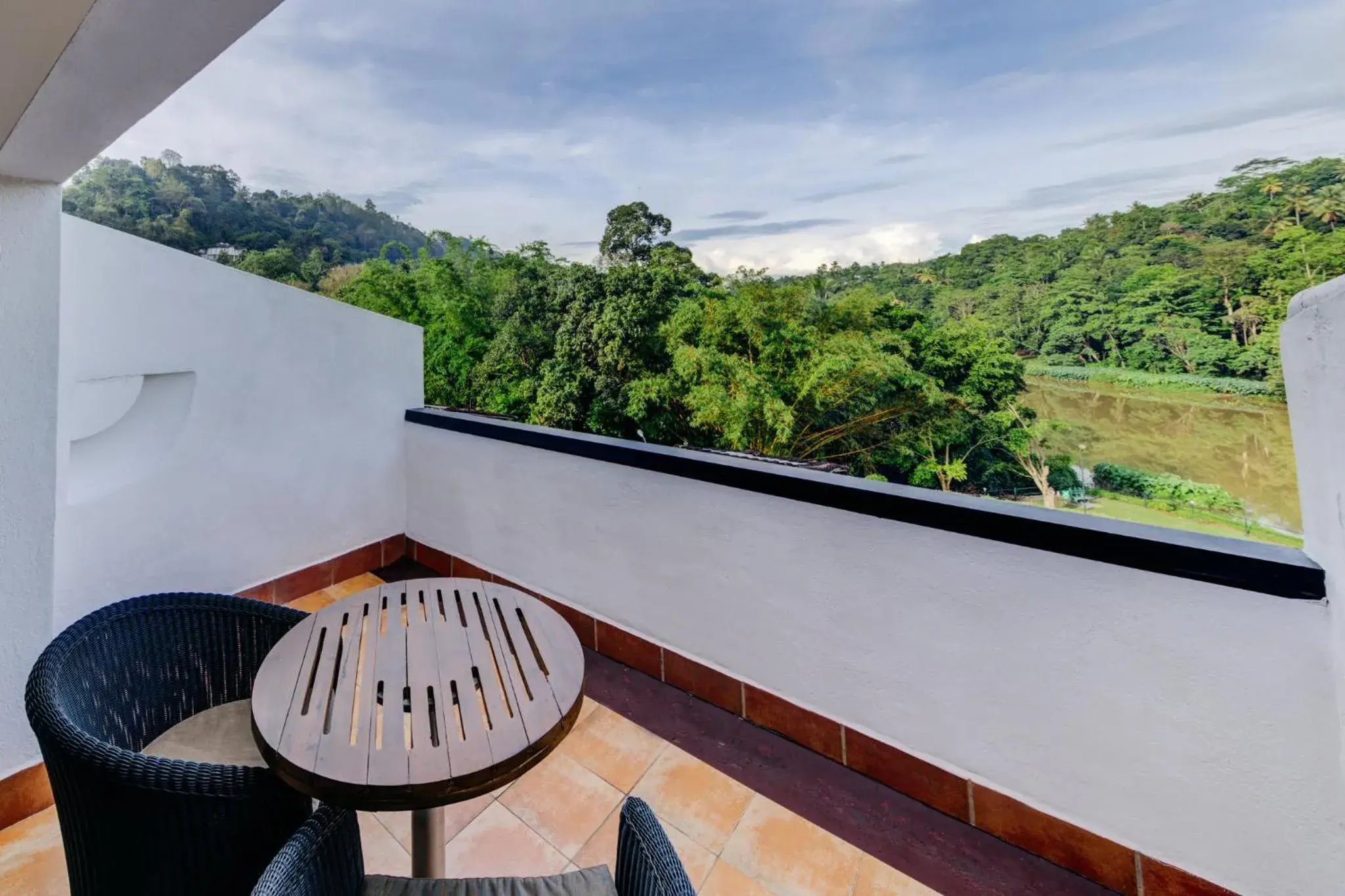 Superior Twin Room - single occupancy - 10% discount on Boat rides & Archery, Early Check In & Late Check Out on Availability in Cinnamon Citadel Kandy Superior Twin Room - single occupancy - 10% discount on Boat rides & Archery, Early Check In & Late Check Out on Availability in Cinnamon Citadel Kandy