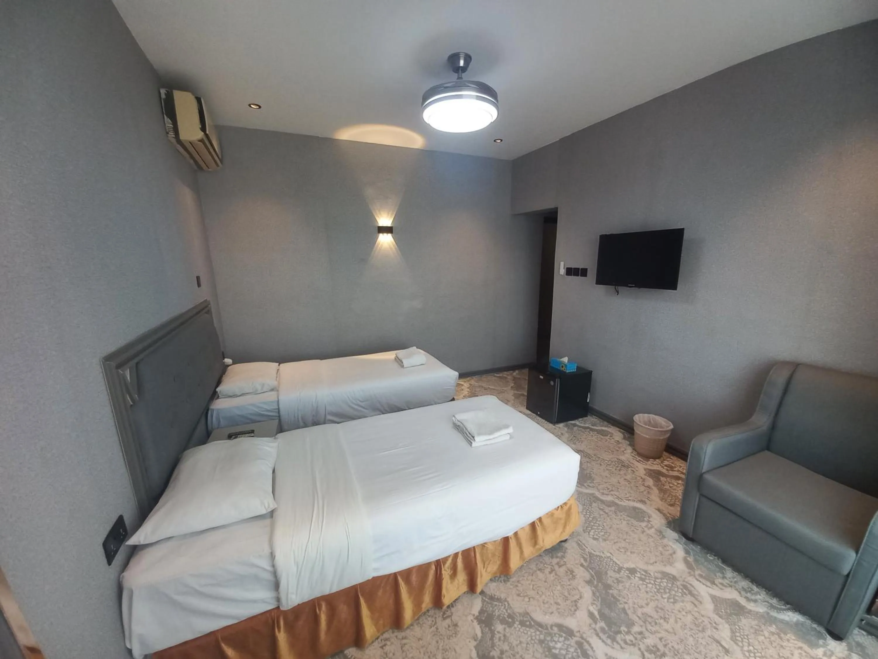 Bedroom, Bed in Sur Hotel