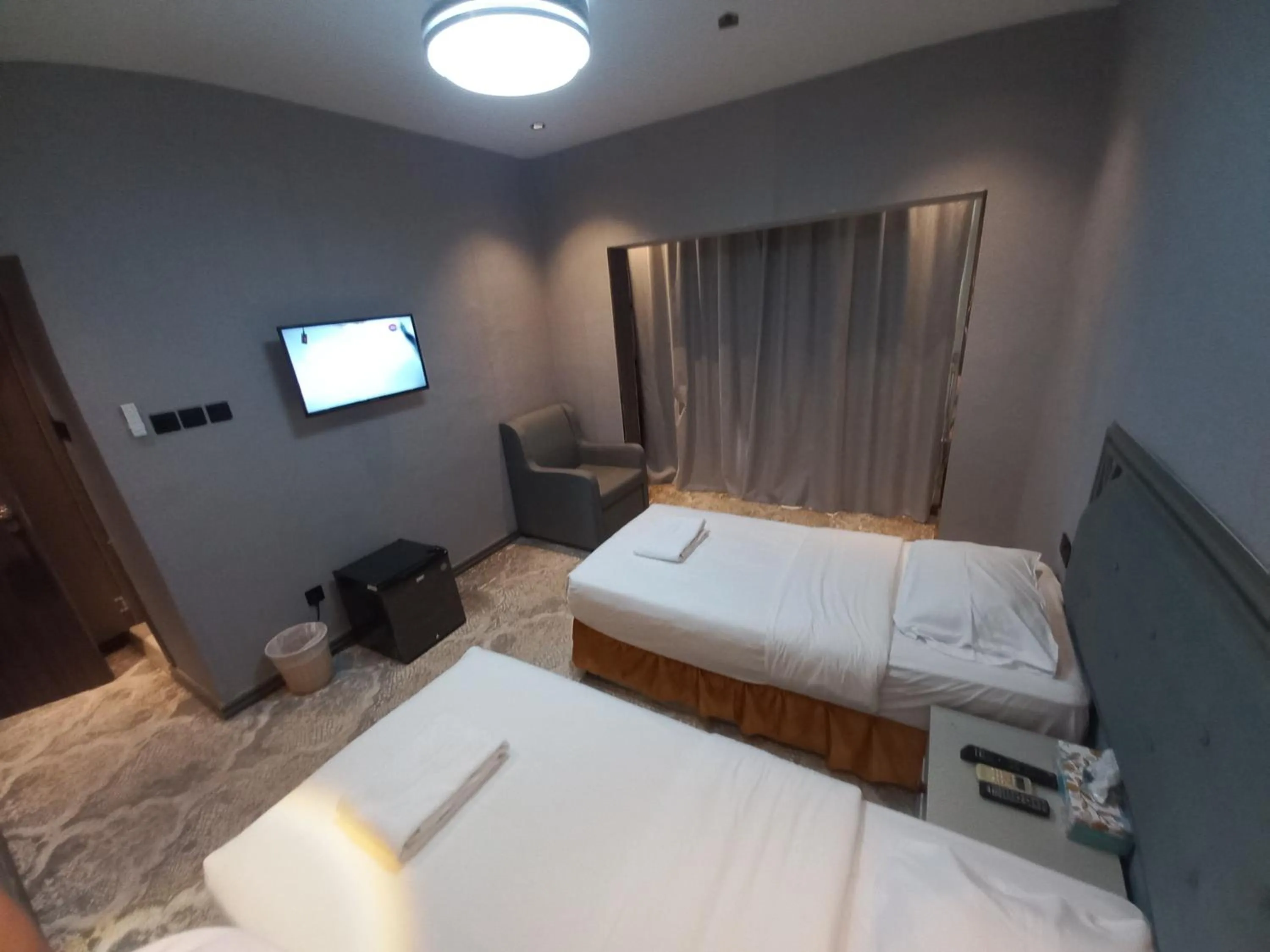 Photo of the whole room, Bed in Sur Hotel