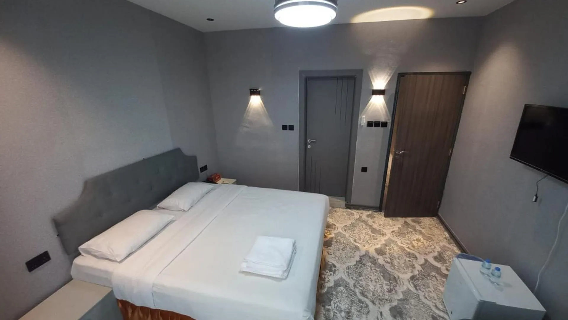 Bedroom, Bed in Sur Hotel