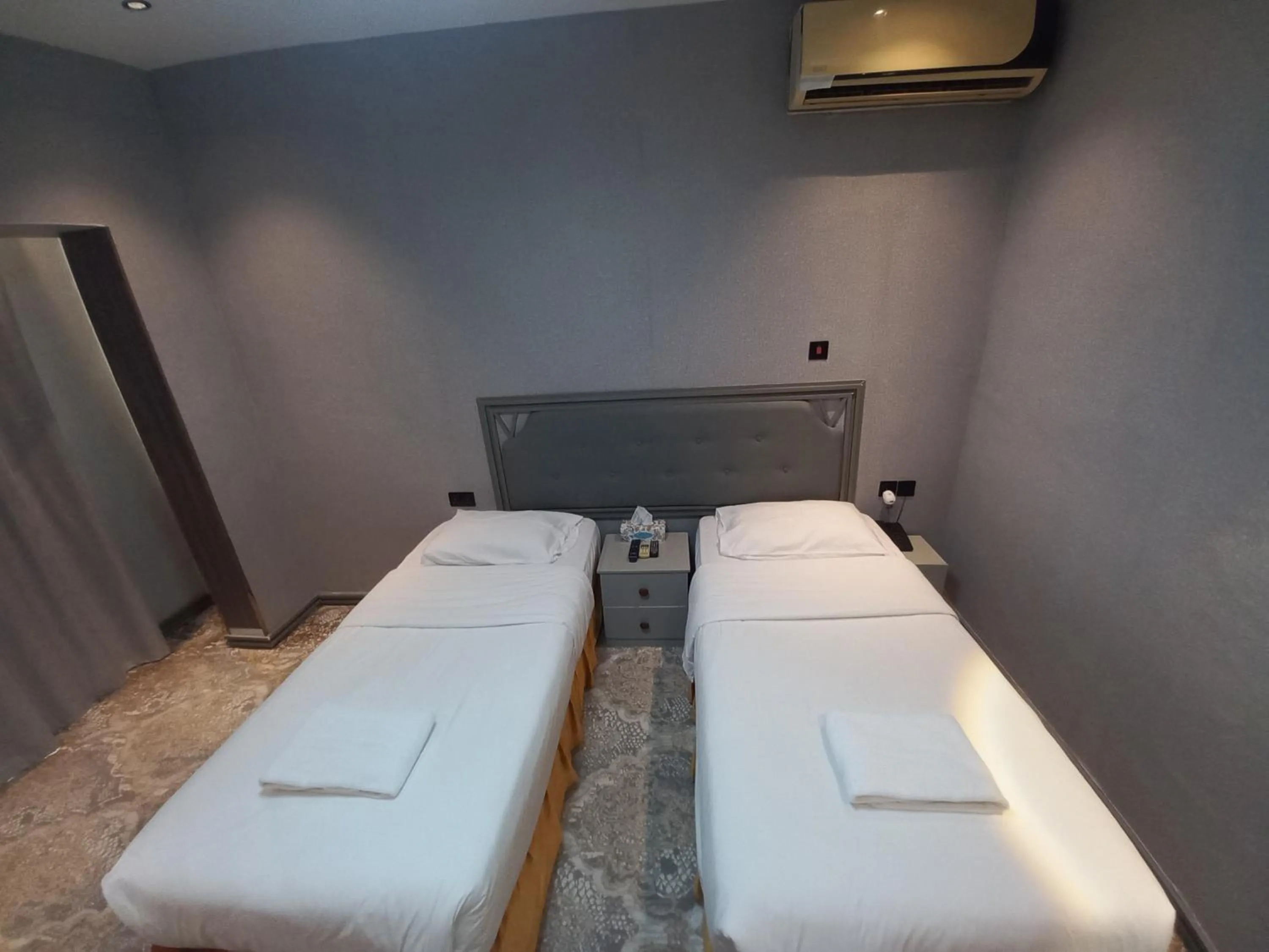 Photo of the whole room, Bed in Sur Hotel