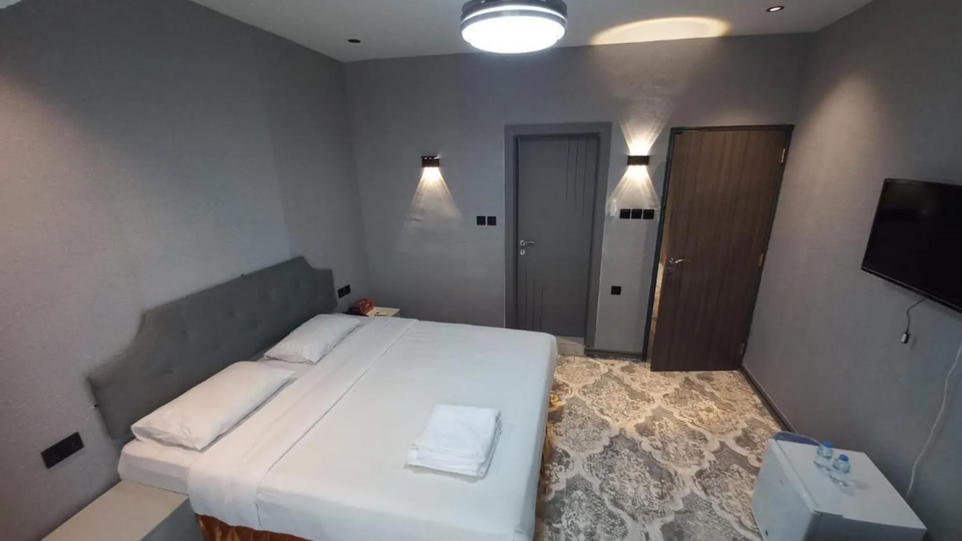 Bedroom, Bed in Sur Hotel