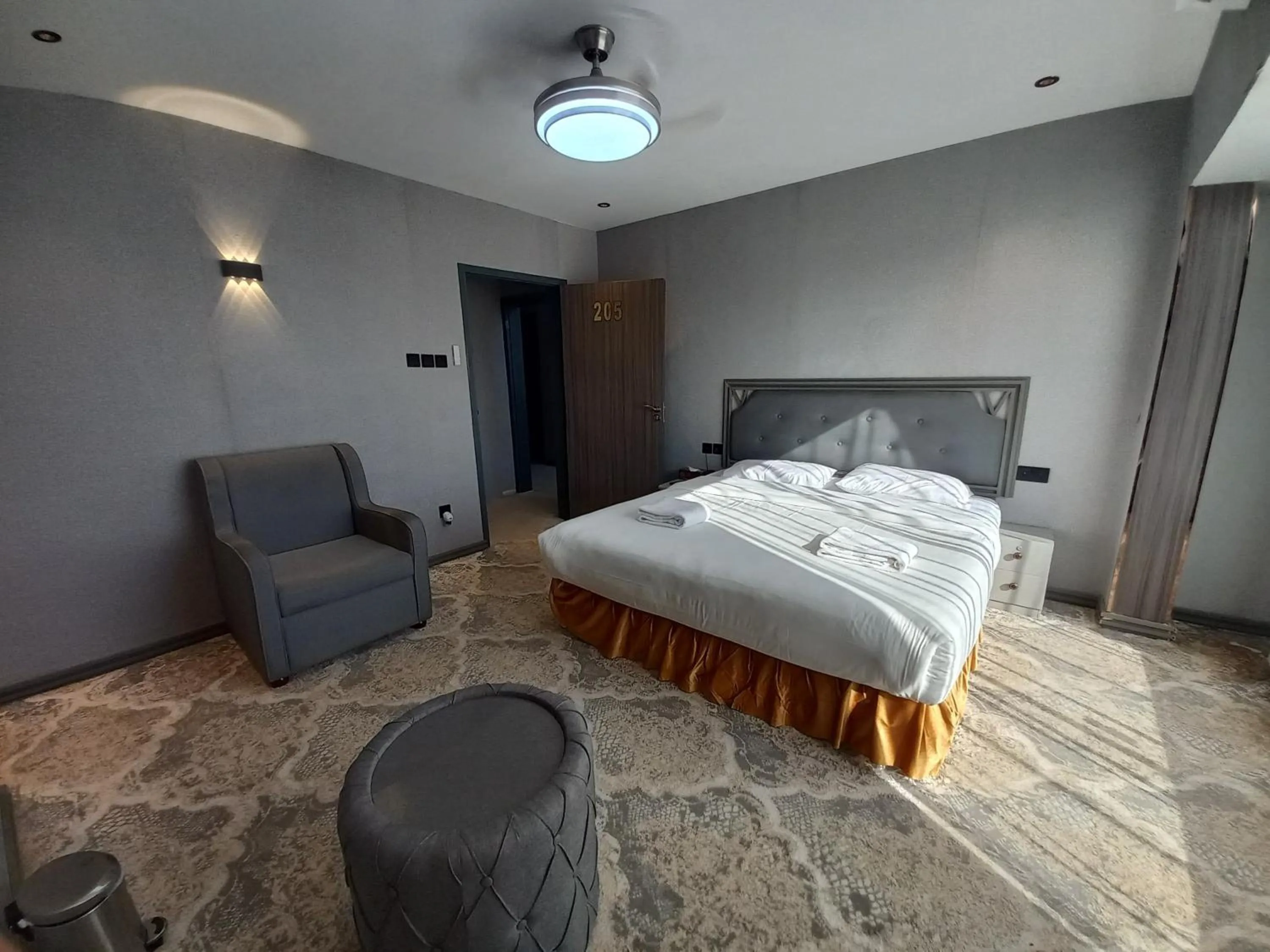 Bedroom, Bed in Sur Hotel