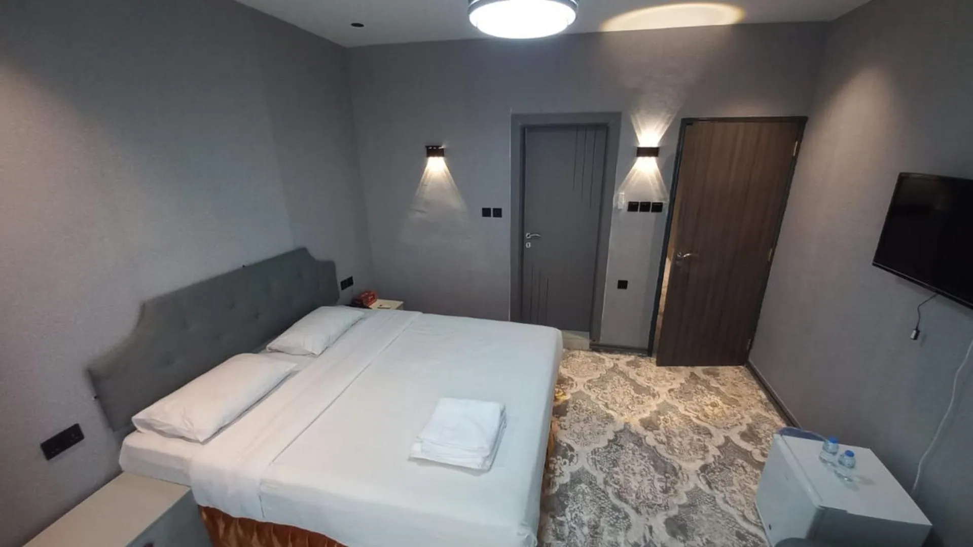 Bedroom, Bed in Sur Hotel