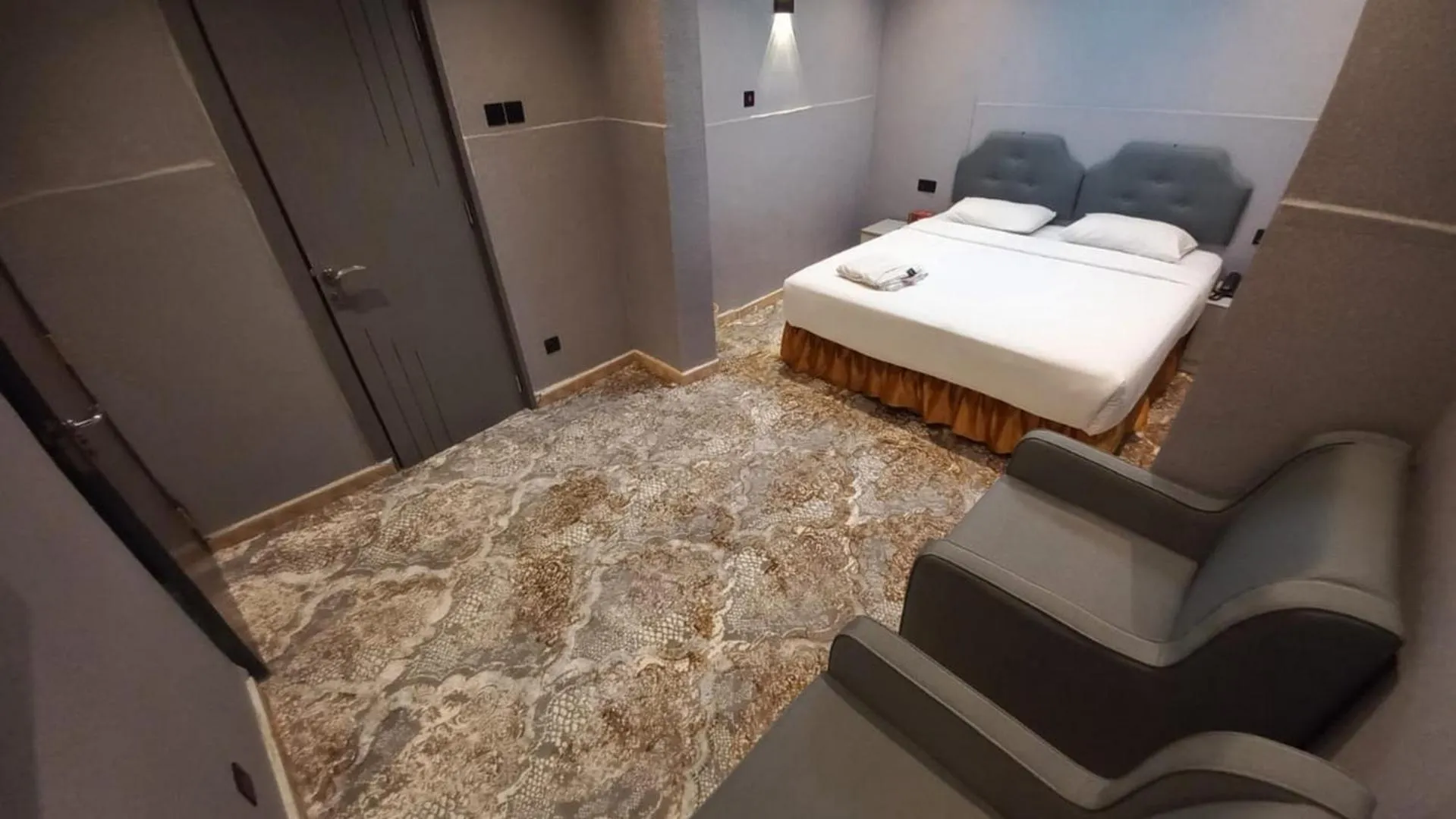 Bedroom, Bed in Sur Hotel