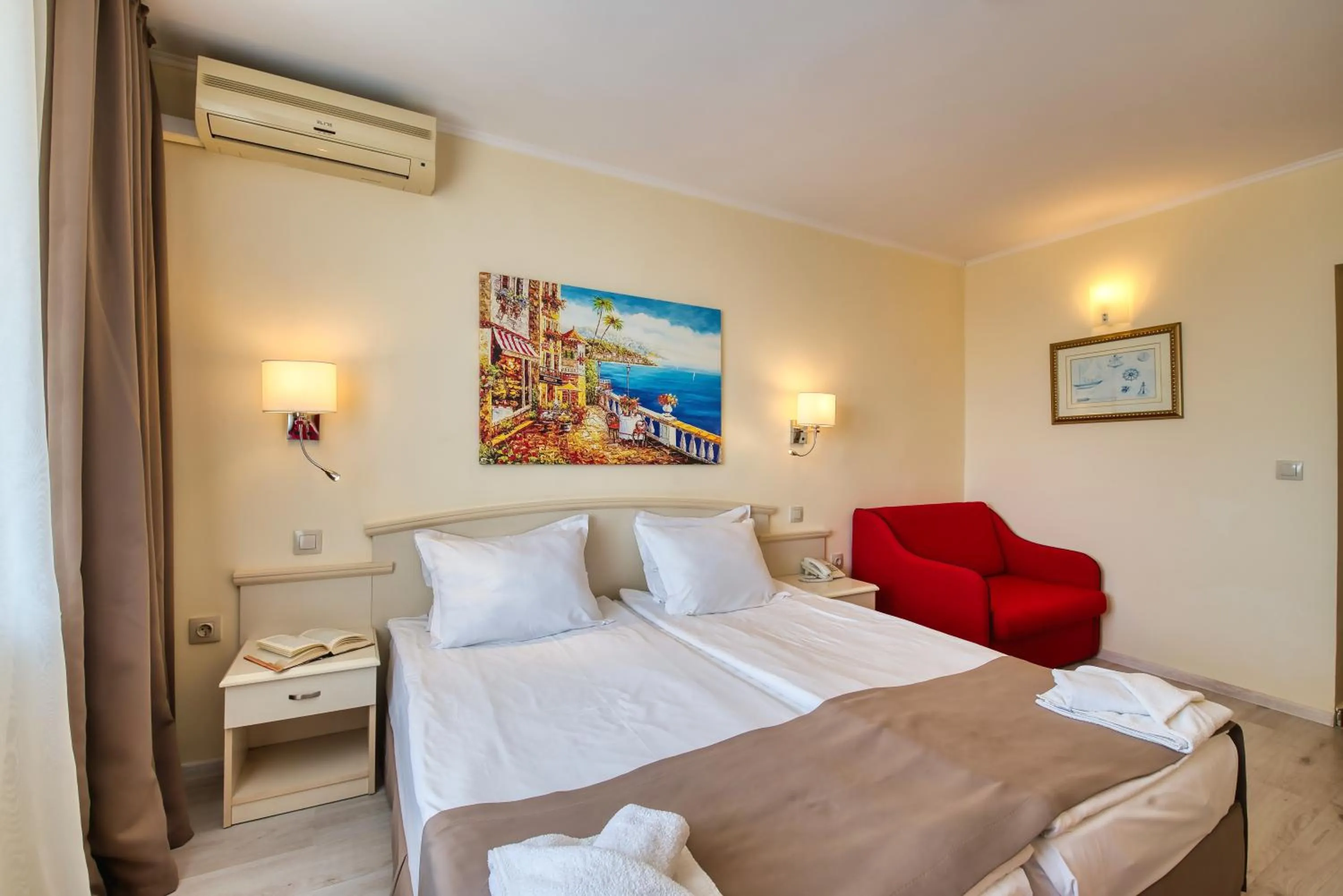 Photo of the whole room, Bed in Detelina Hotel