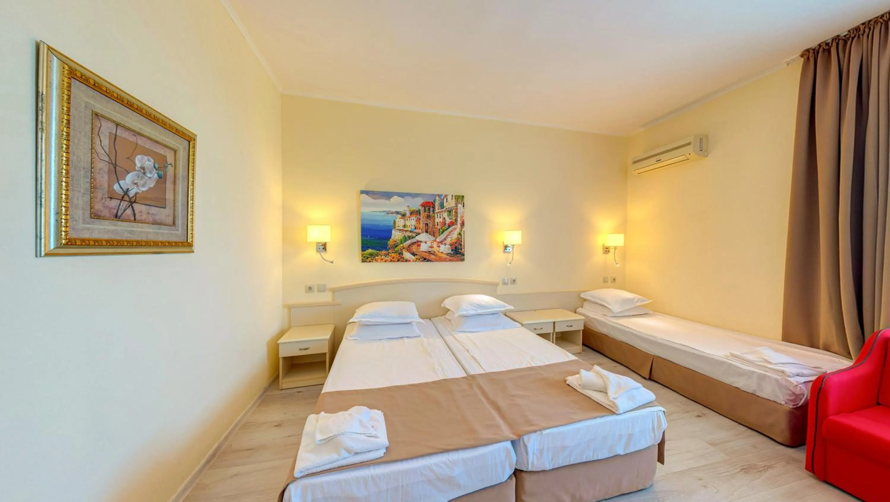 Photo of the whole room, Bed in Detelina Hotel