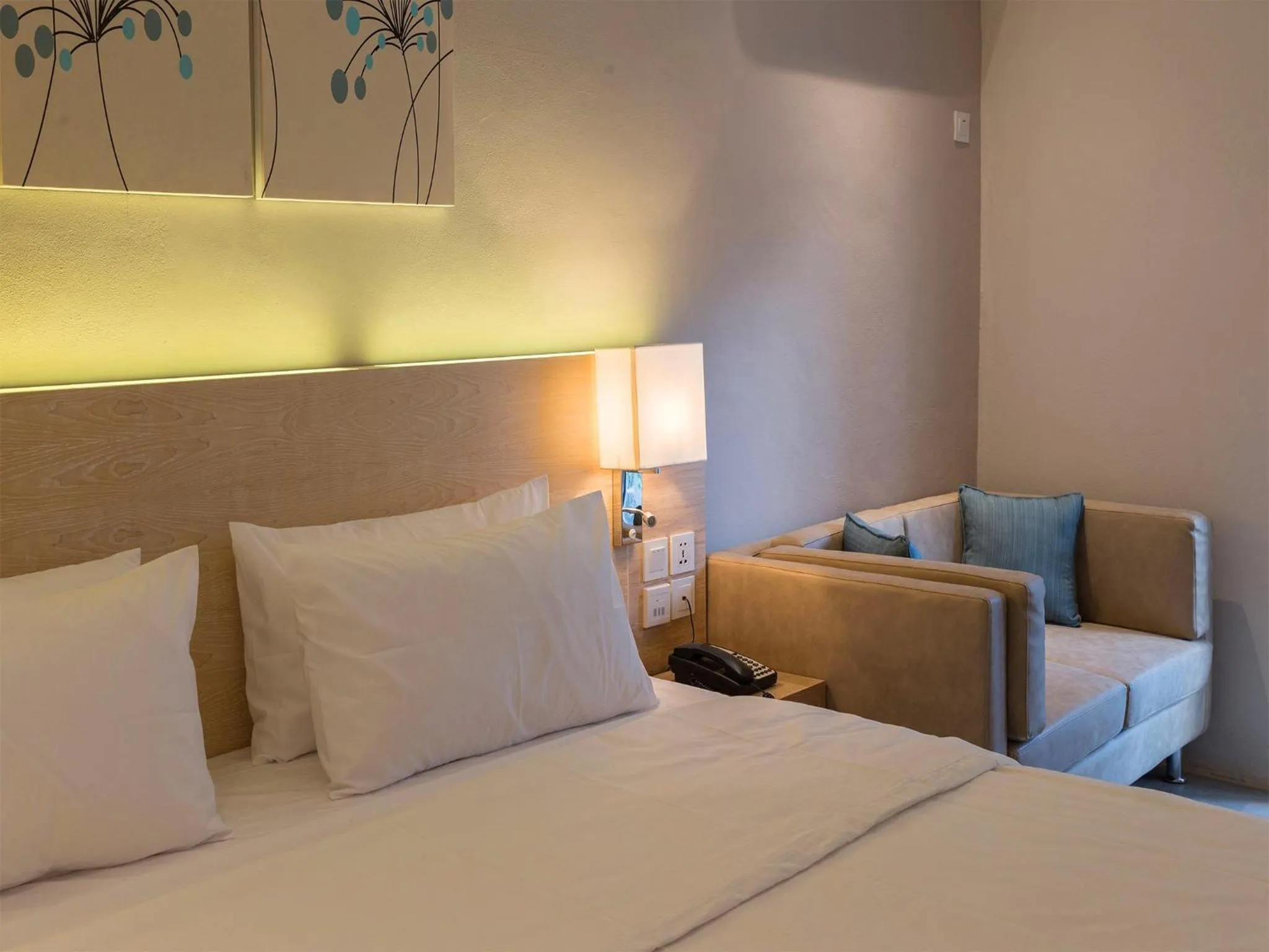 Photo of the whole room, Bed in Pereybere Hotel & Spa