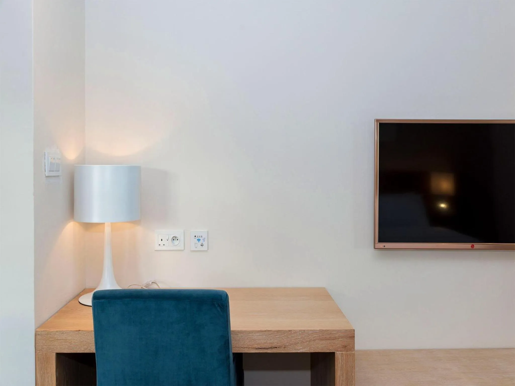 TV and multimedia in Pereybere Hotel & Spa