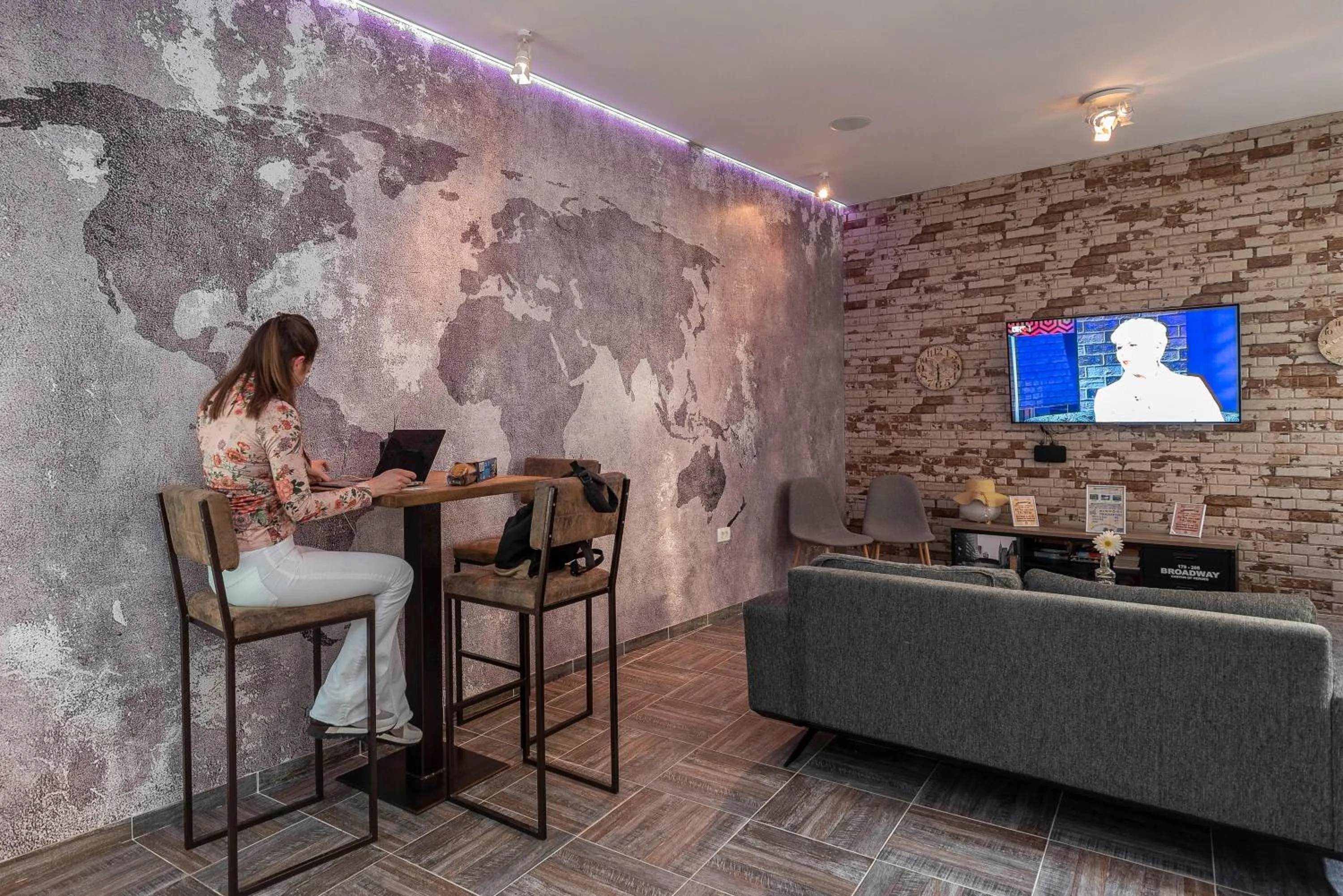 TV and multimedia in Downtown Boutique Hostel