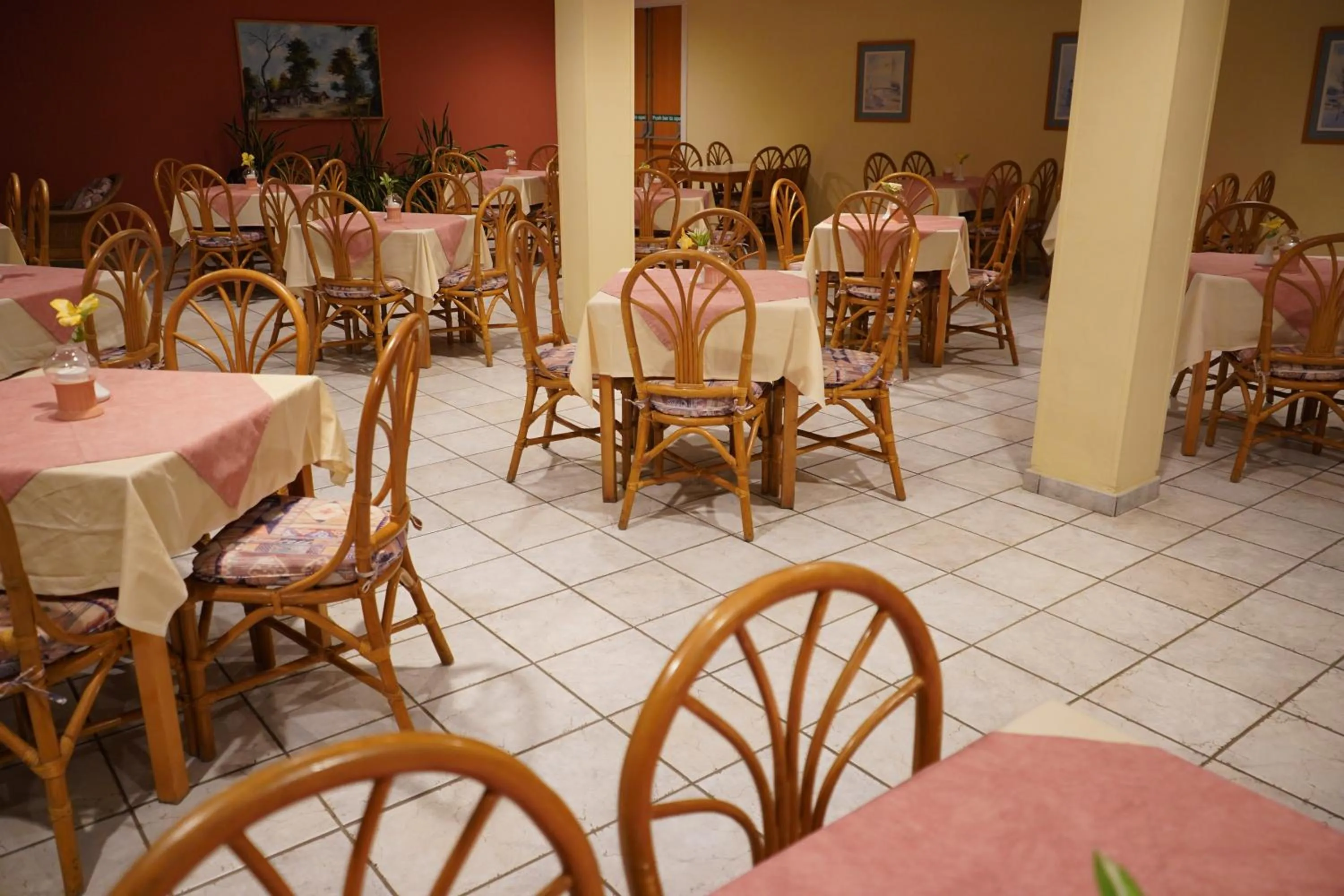 Restaurant/places to eat in Green Bungalows Hotel Apartments - Residents Only