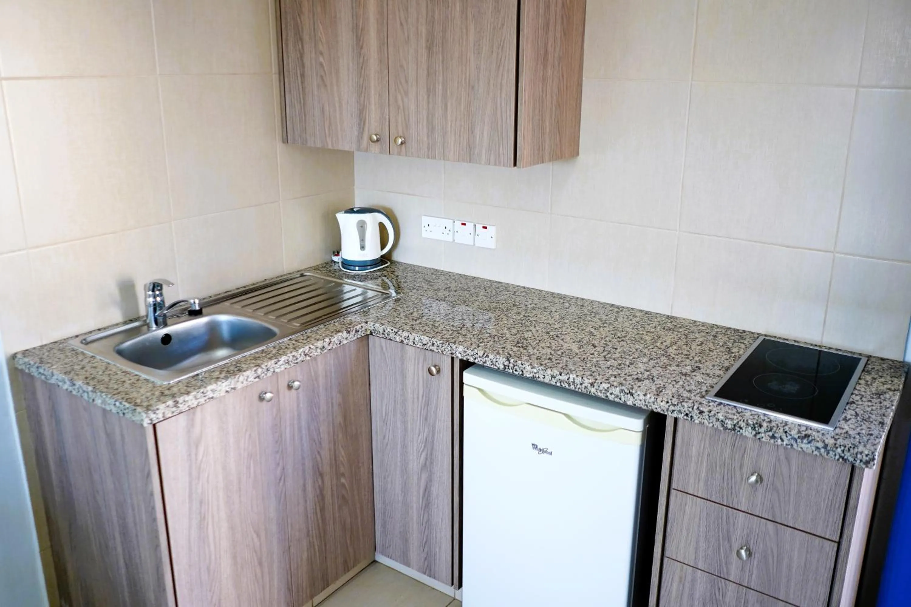 Kitchen or kitchenette in Green Bungalows Hotel Apartments - Residents Only