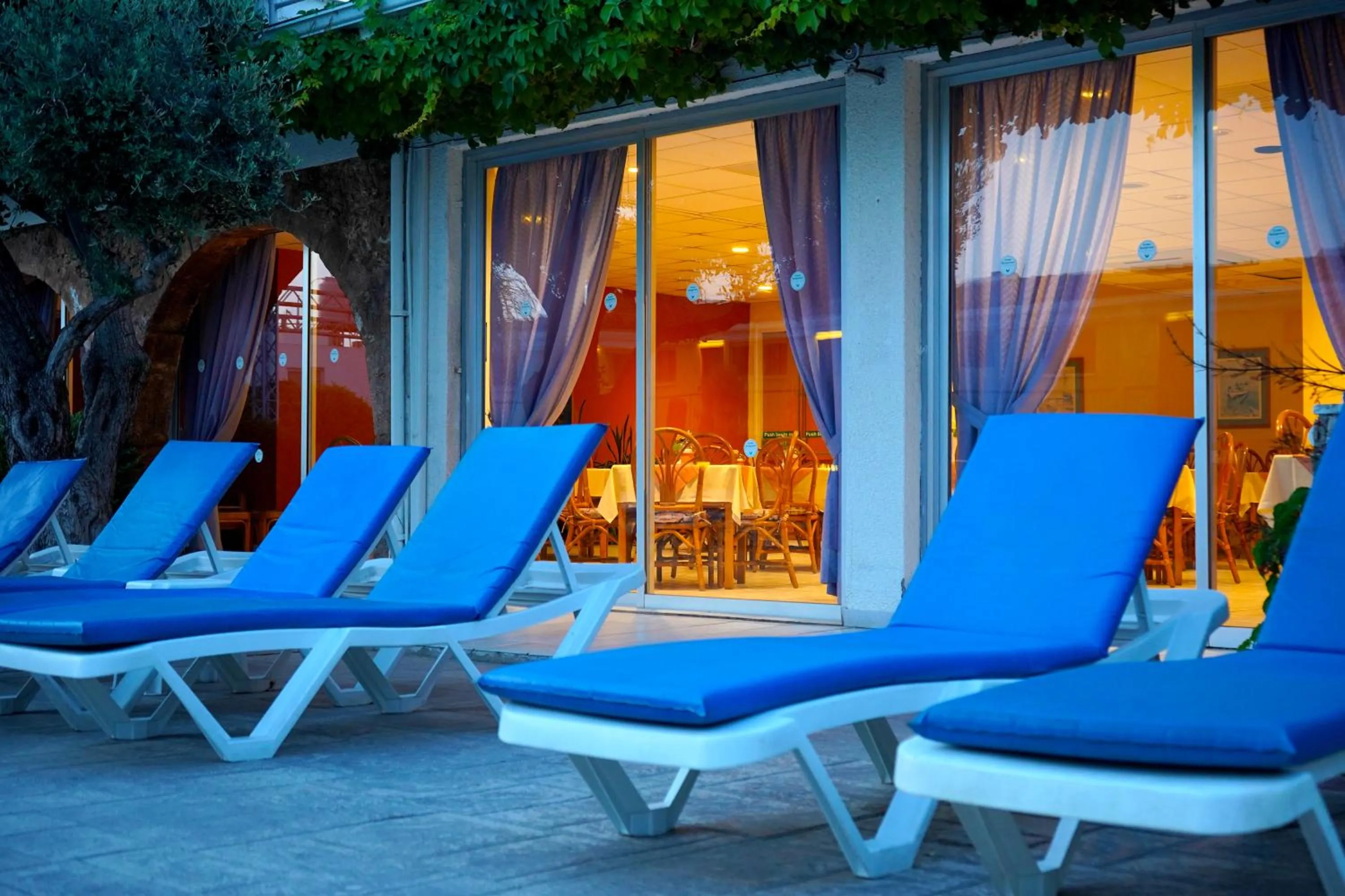 Restaurant/places to eat in Green Bungalows Hotel Apartments - Residents Only