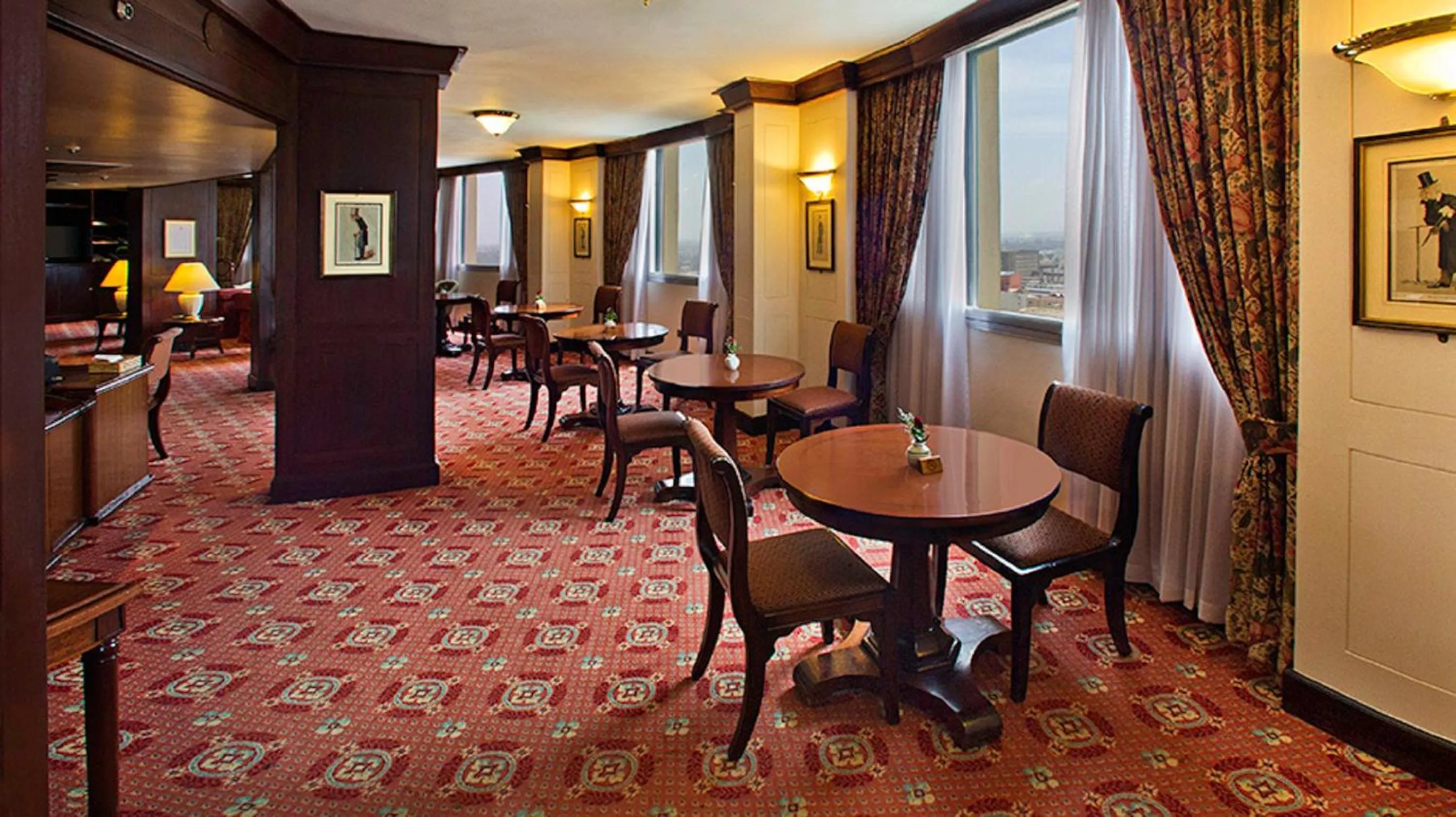 Lounge or bar, Restaurant/Places to Eat in Hilton Nairobi