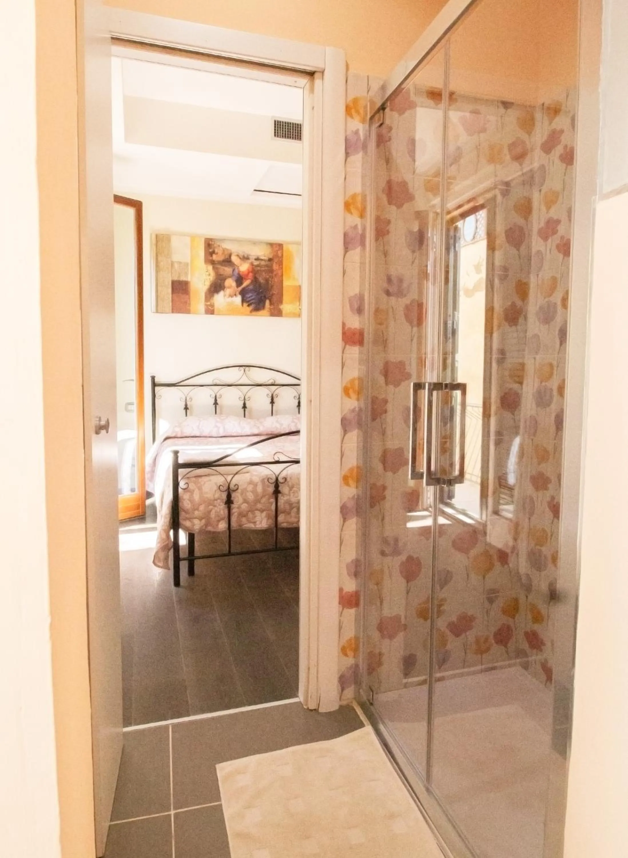 Shower, Bed in B&B Le Mura