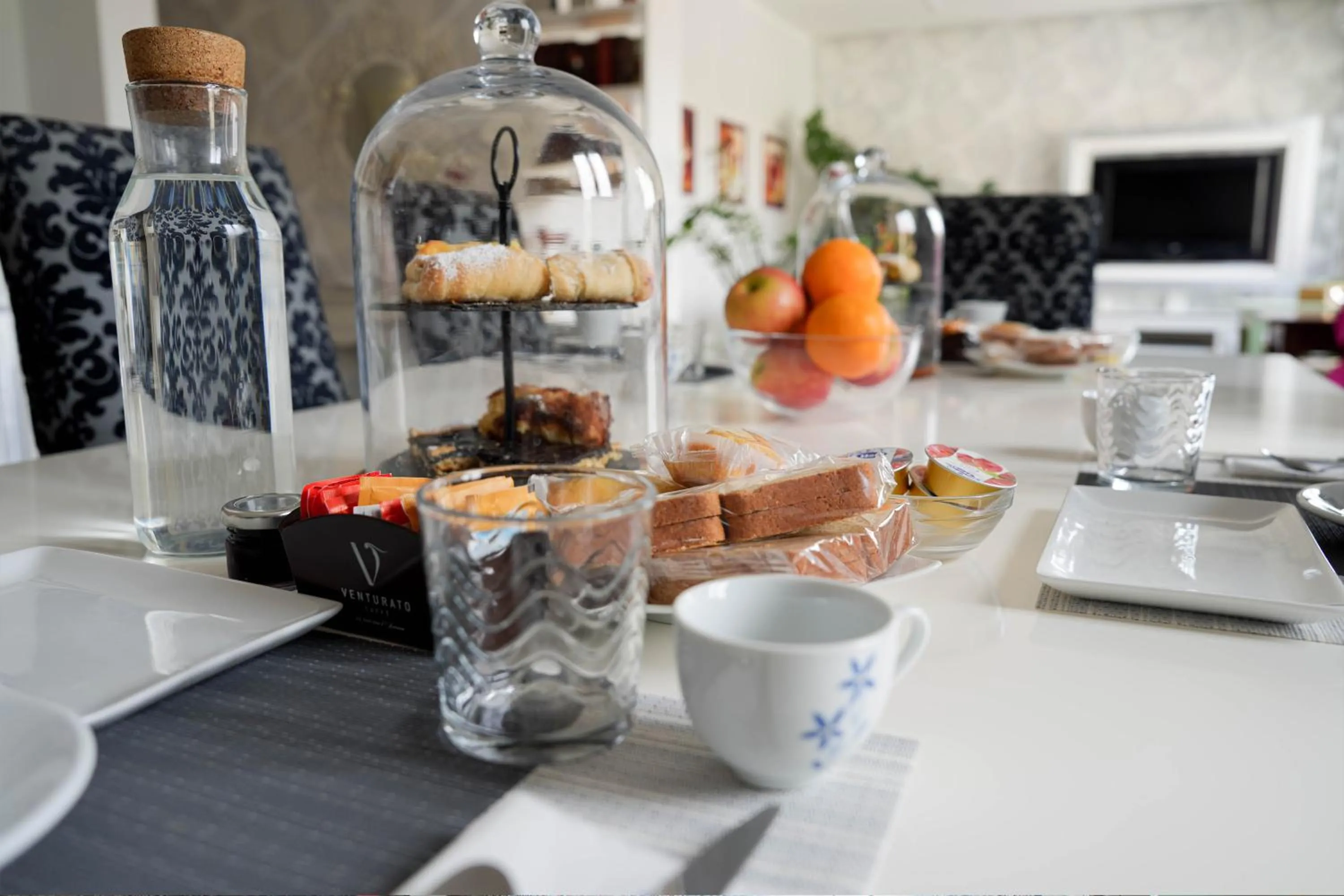 Buffet breakfast in B&B Le Mura