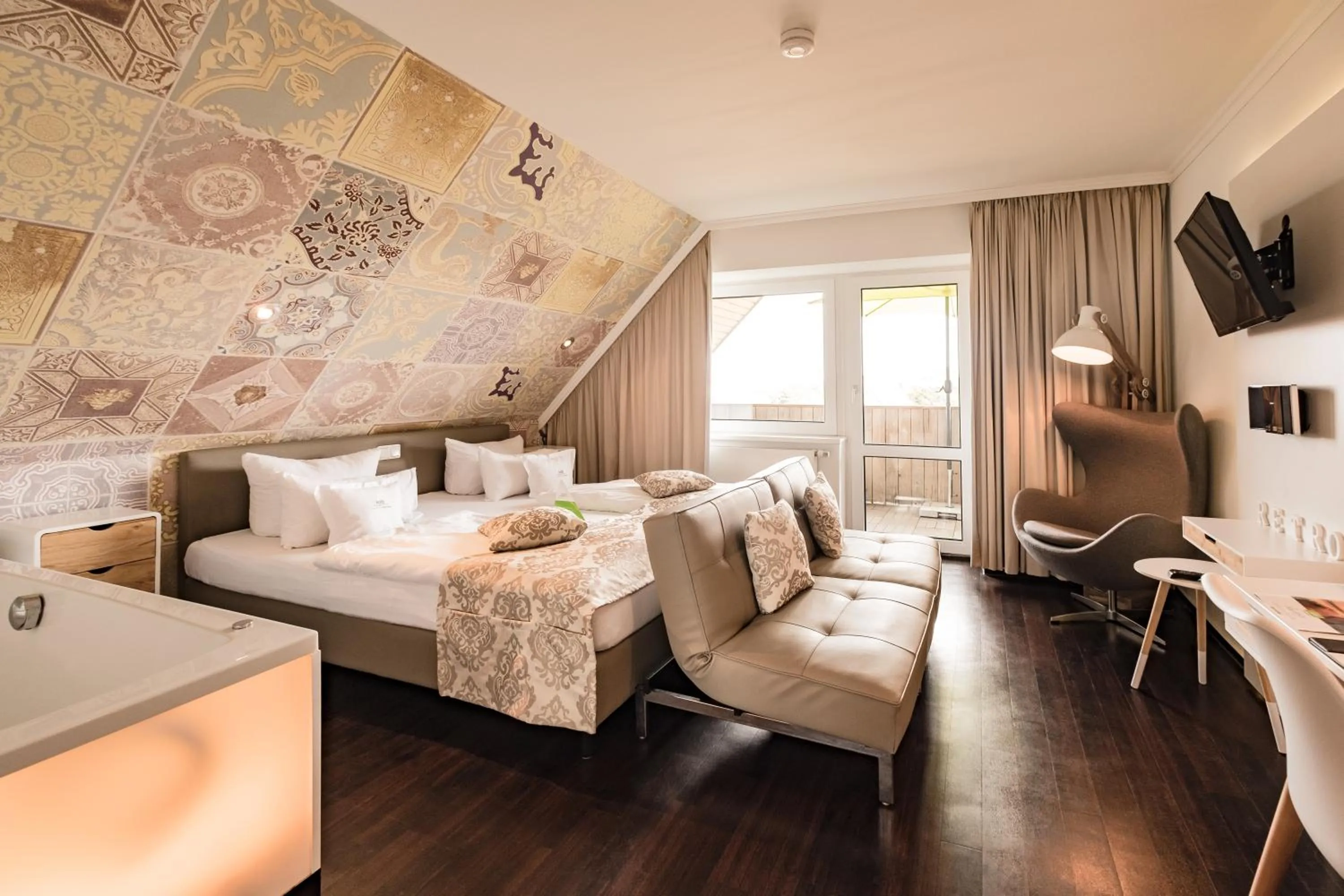 Photo of the whole room, Bed in Retro Design Hotel