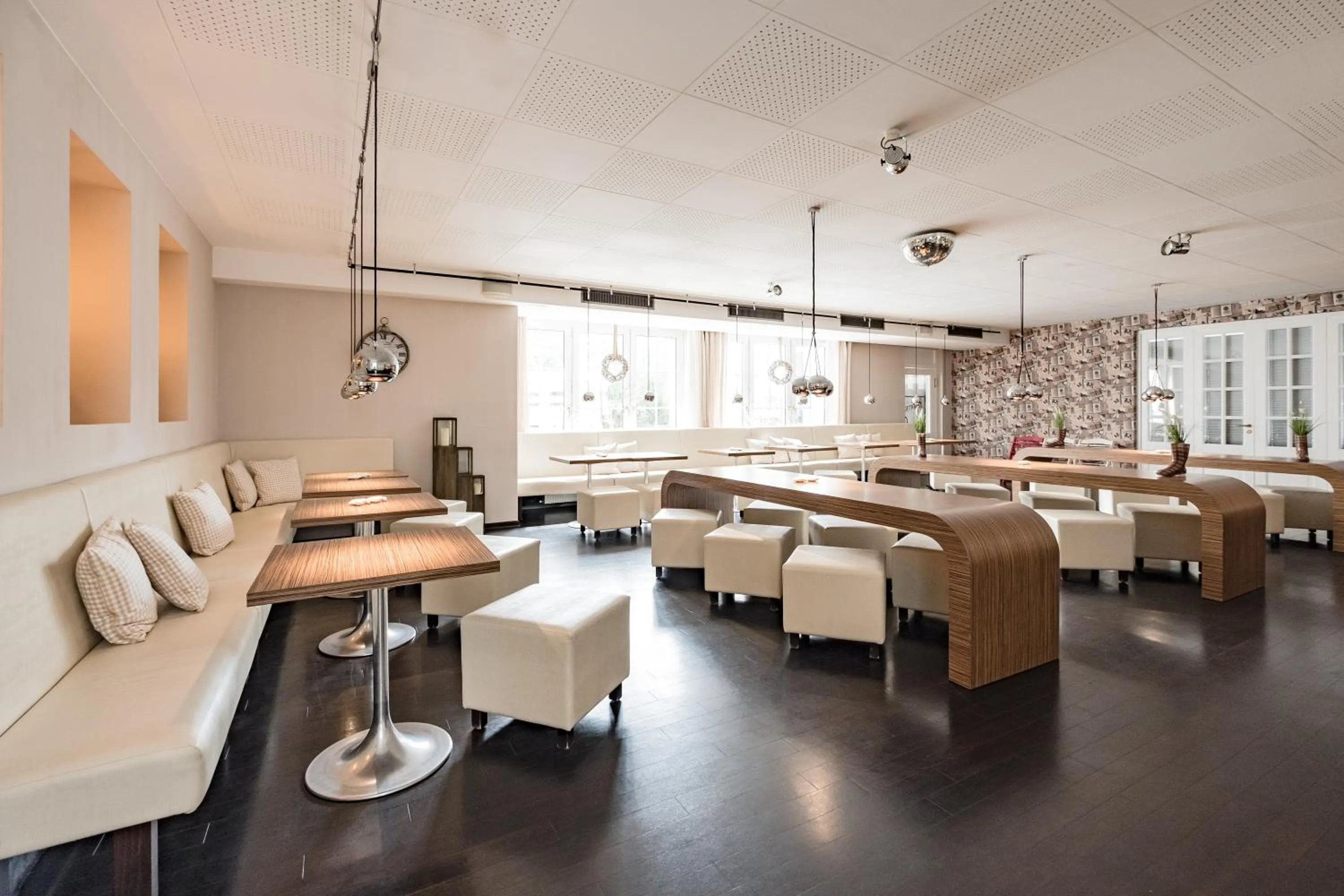 Restaurant/places to eat in Retro Design Hotel