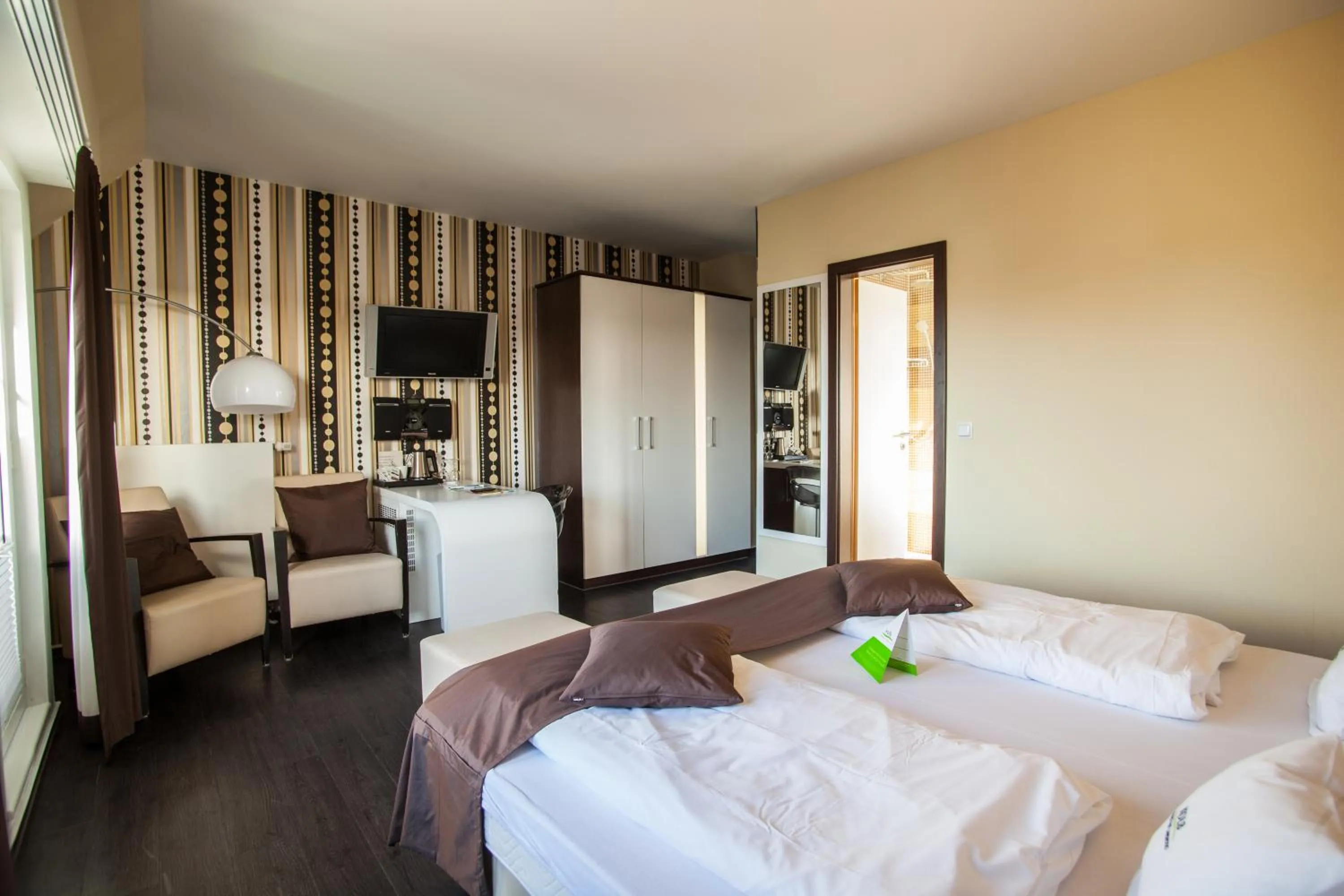 Photo of the whole room, Bed in Retro Design Hotel