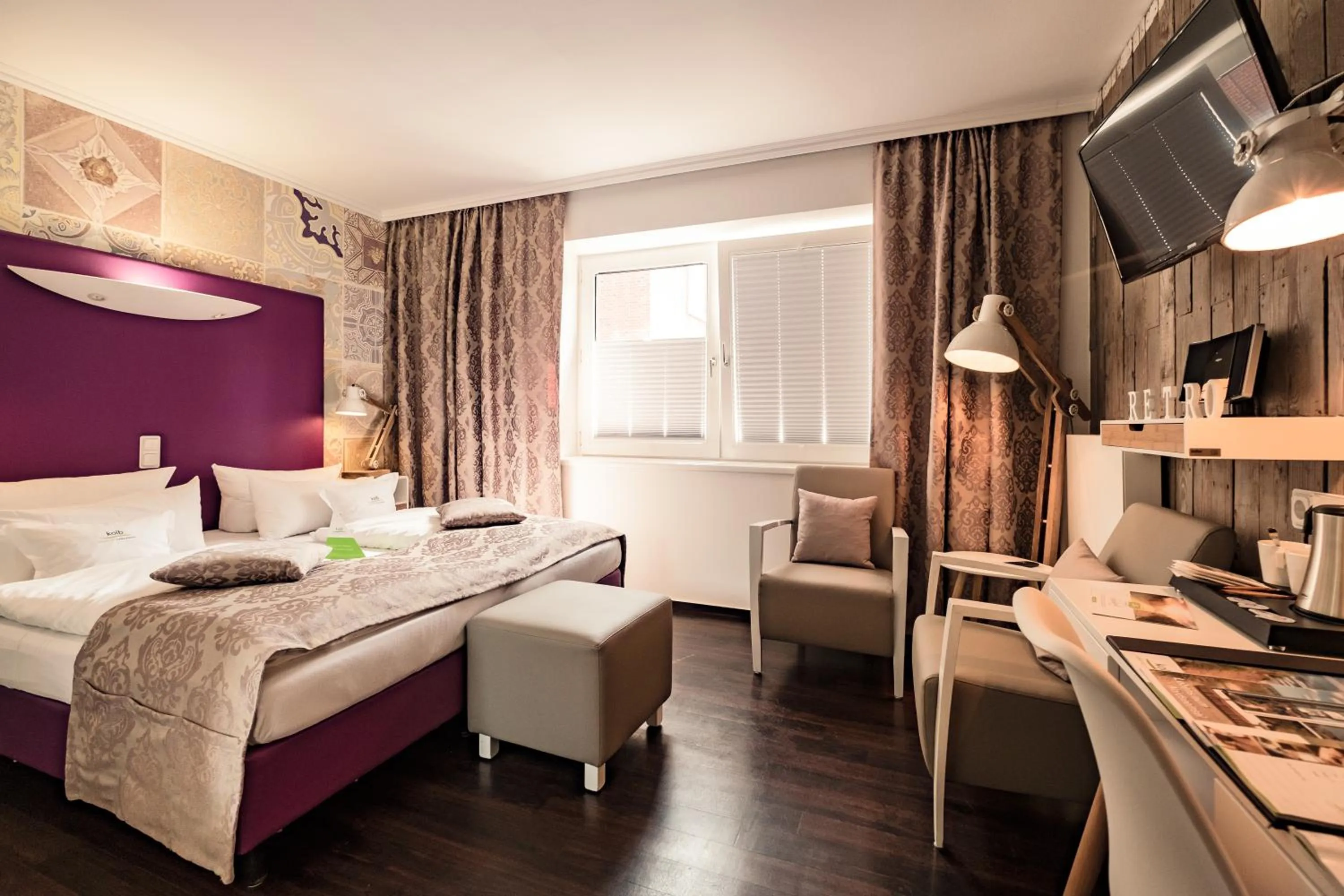 Photo of the whole room, Bed in Retro Design Hotel