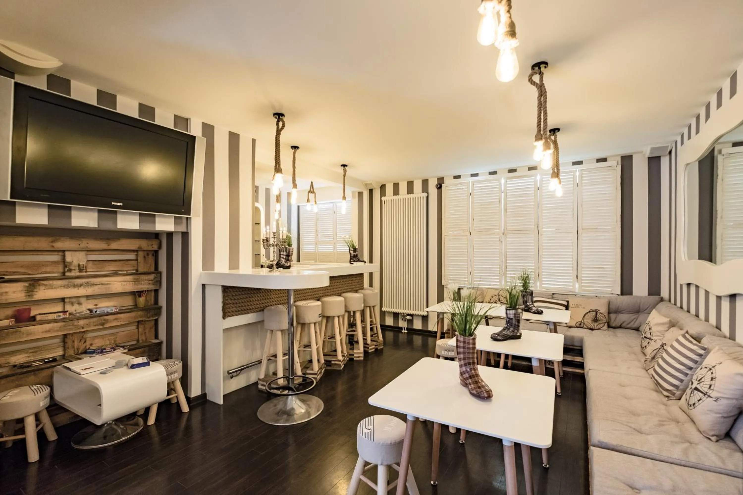 Lounge or bar in Retro Design Hotel