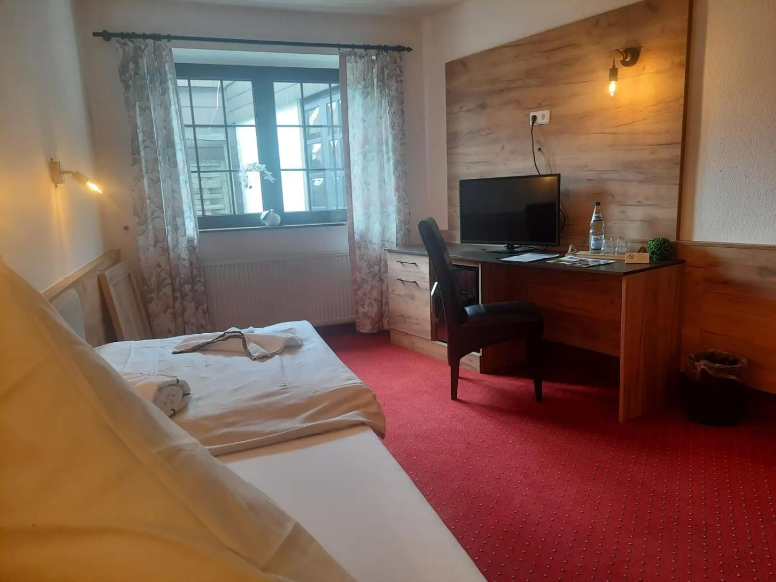 Bed in Hotel Haus Krone