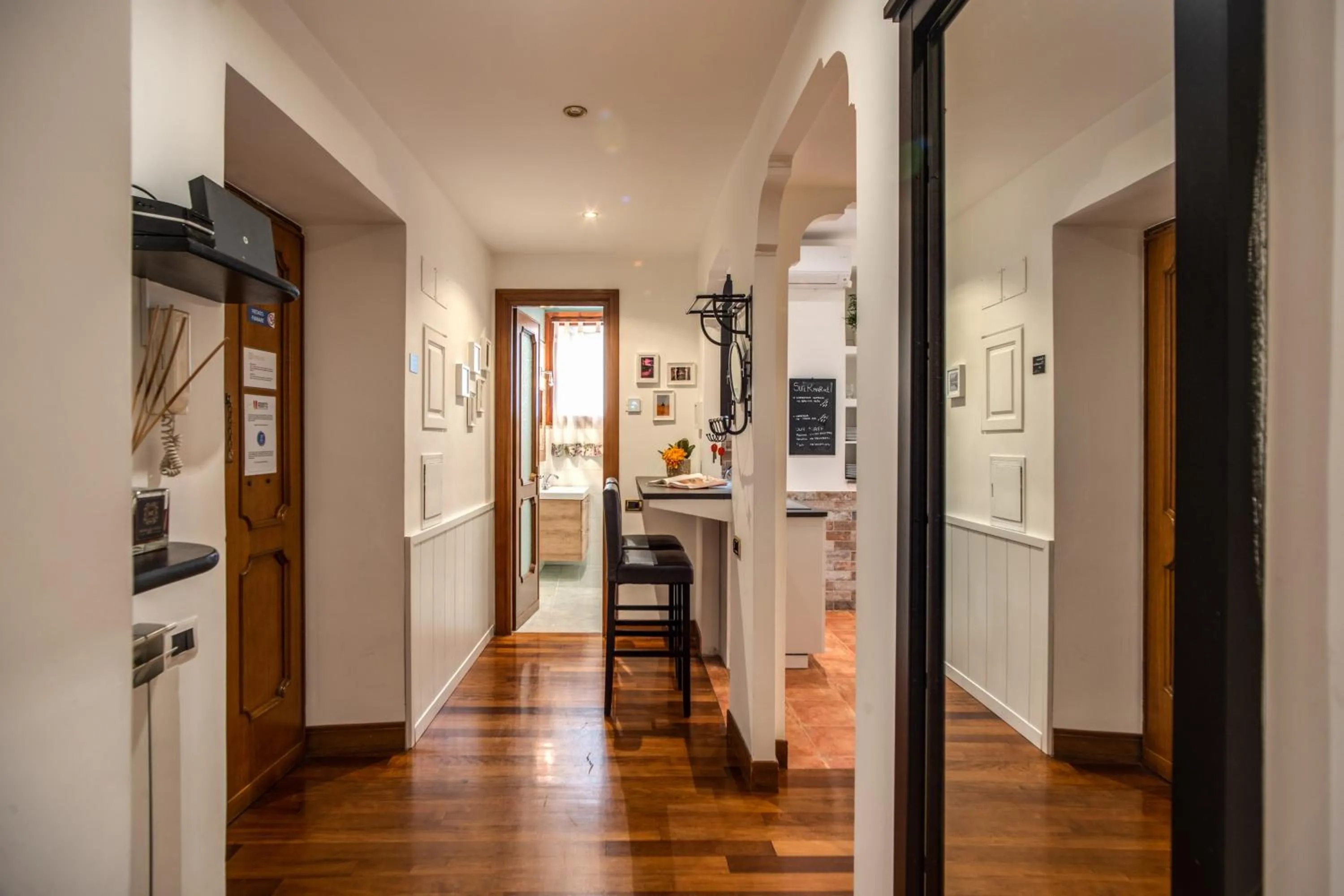 Kitchen or kitchenette in Spanish Steps Miracle Suite