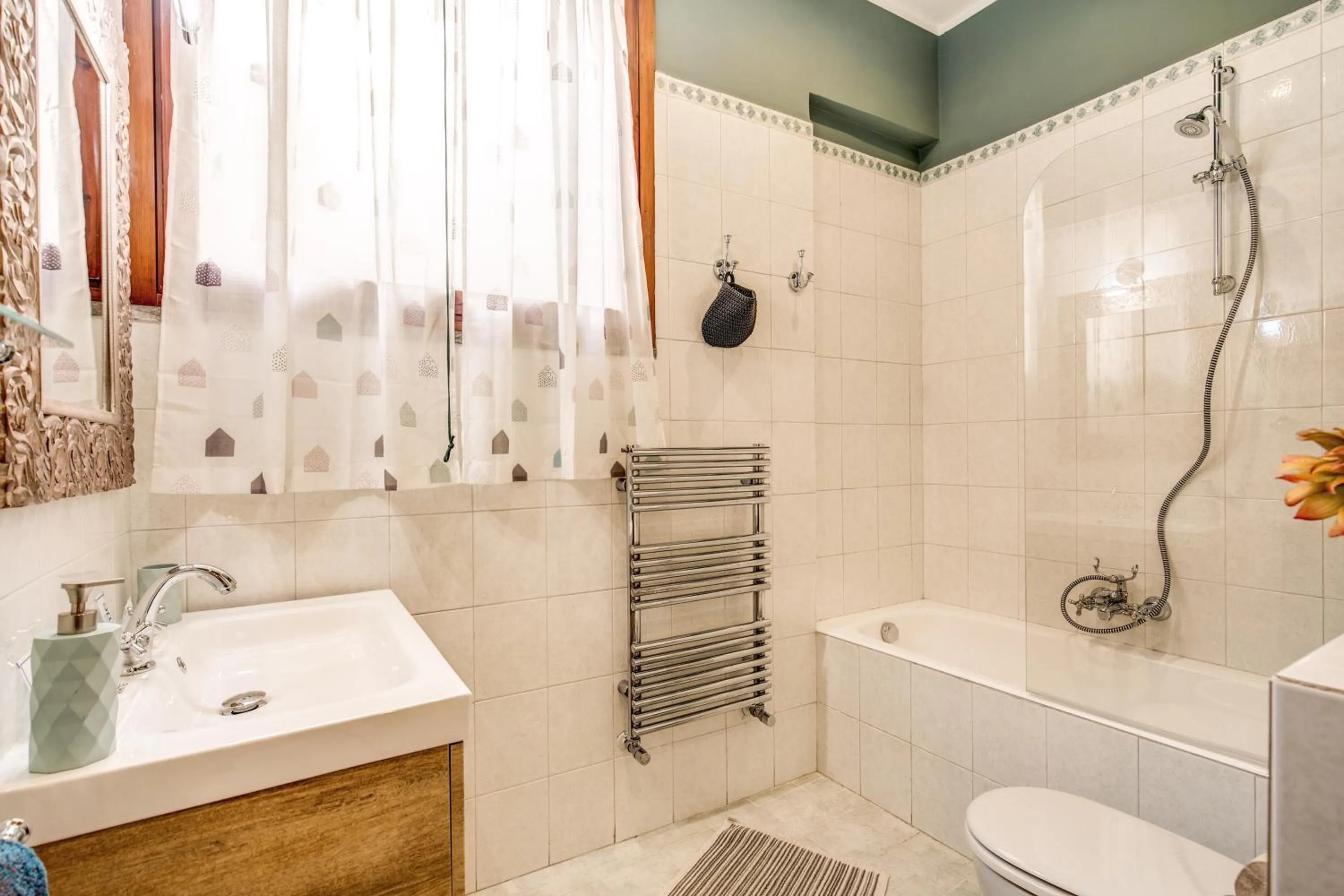 Bathroom in Spanish Steps Miracle Suite